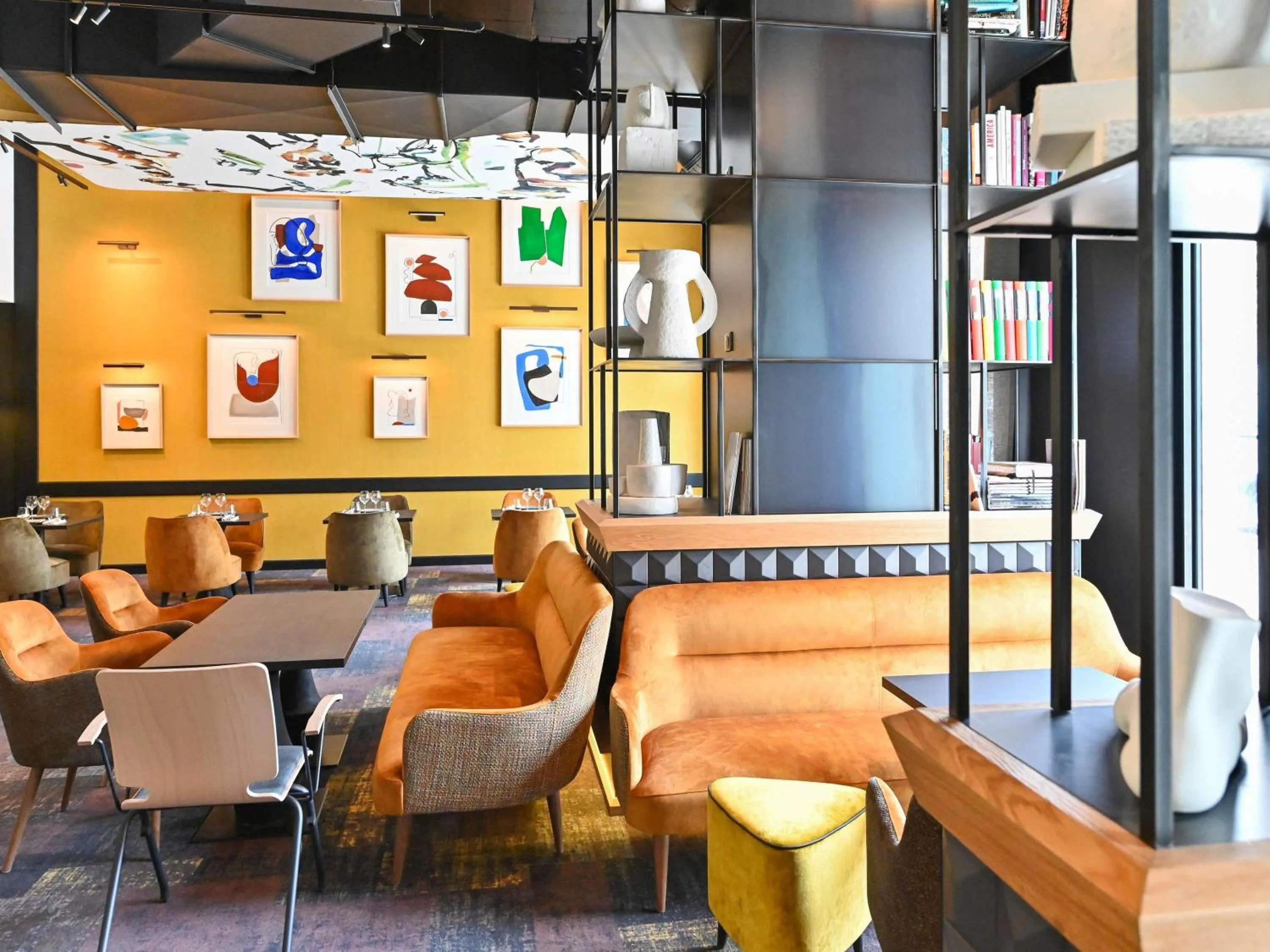 Lounge or bar in Mercure Metz Centre