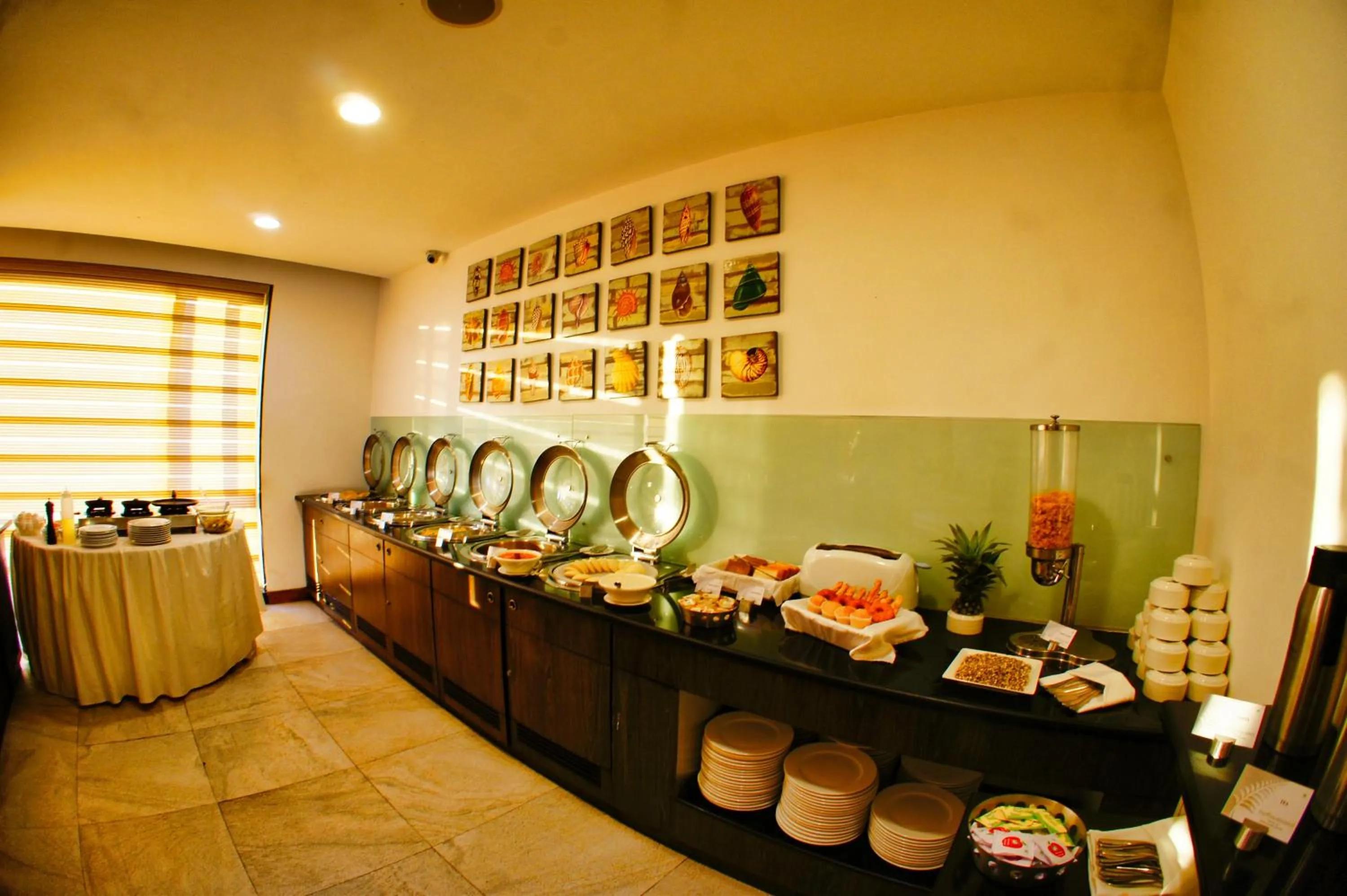 Restaurant/places to eat in The Fern Residency, Miramar