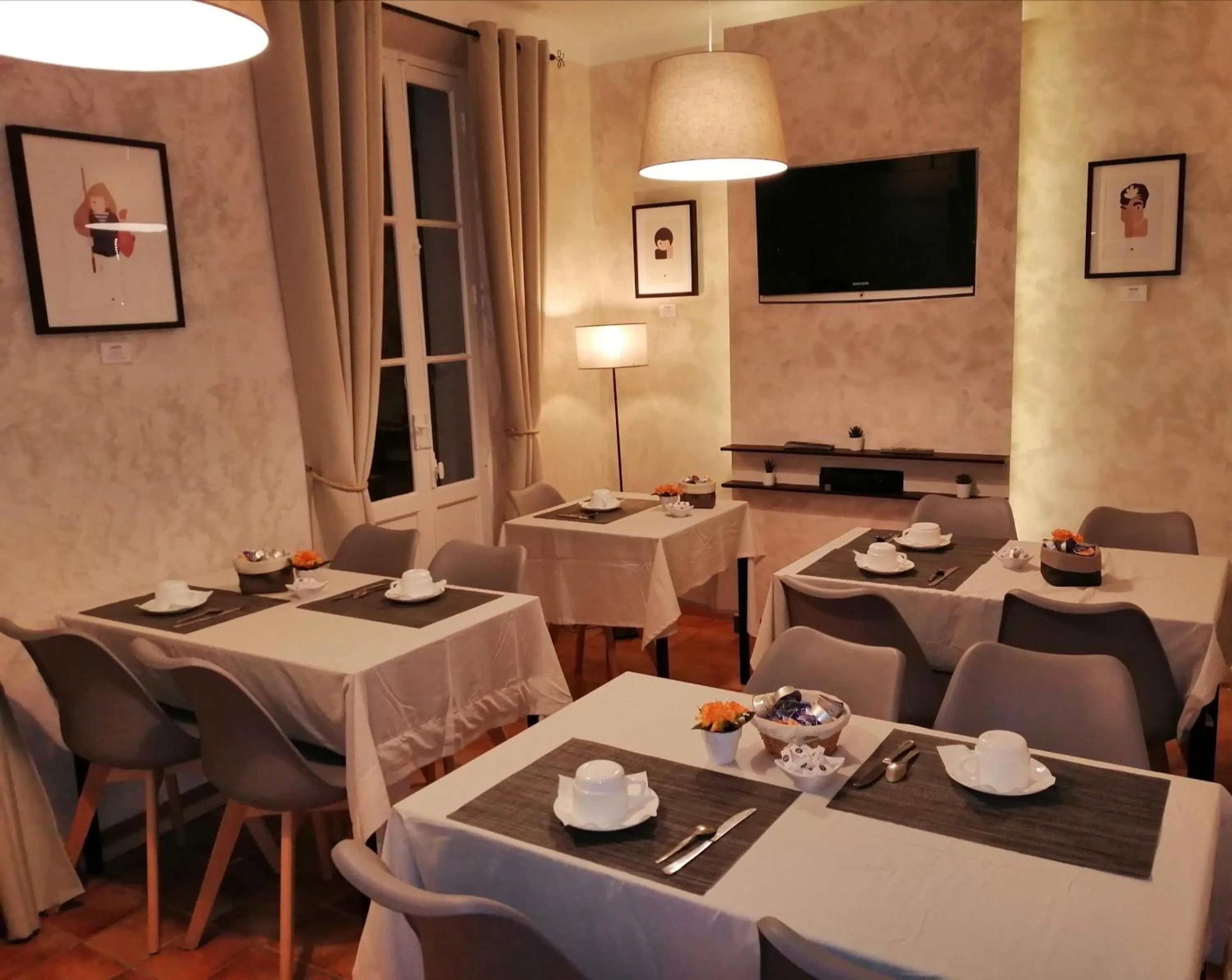 Food and drinks in Hôtel Jaurès