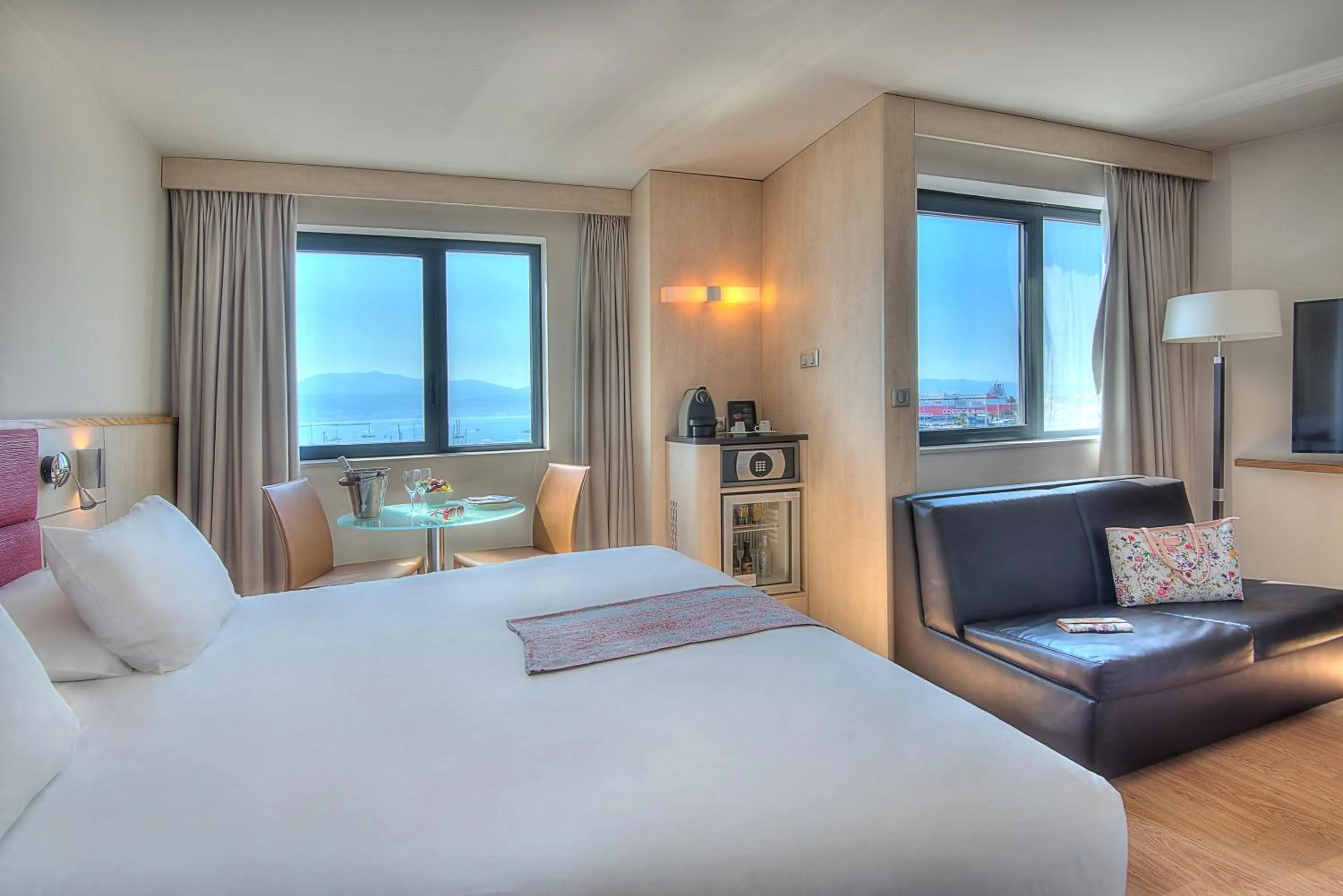 Photo of the whole room, Bed in Mercure Ajaccio