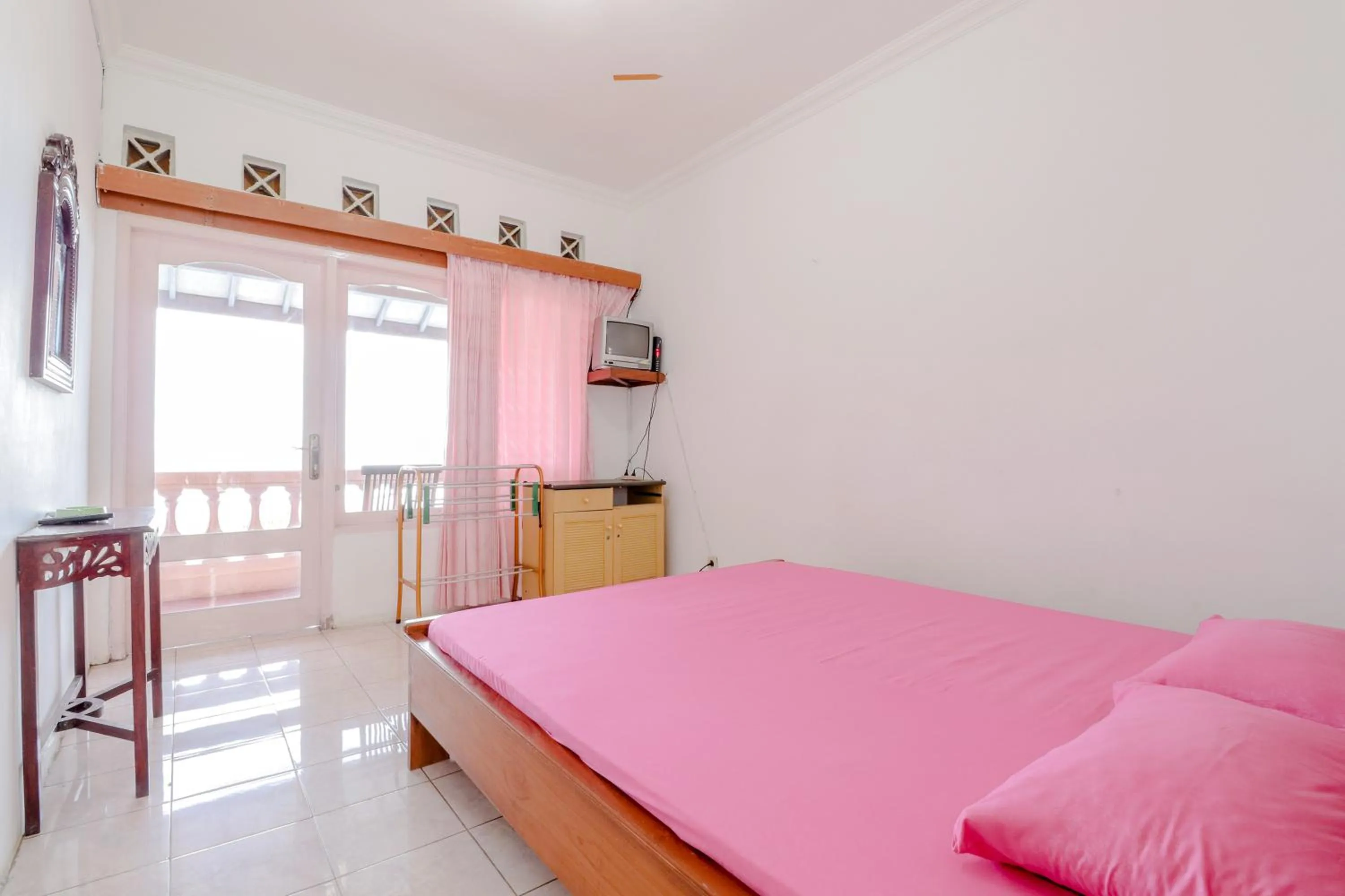 Bedroom, Bed in Adinda Beach Hotel and Villa