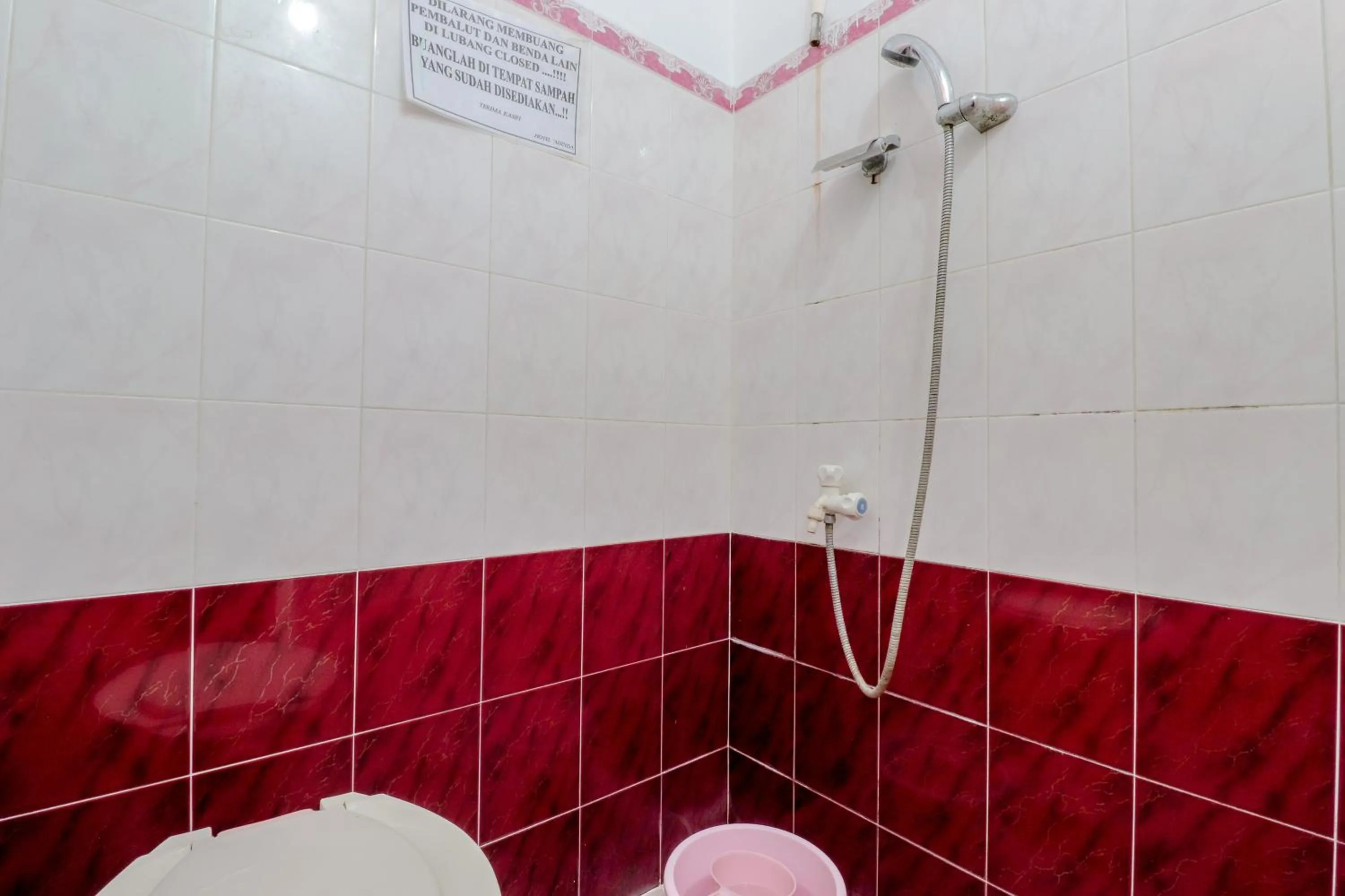 Bathroom in Adinda Beach Hotel and Villa