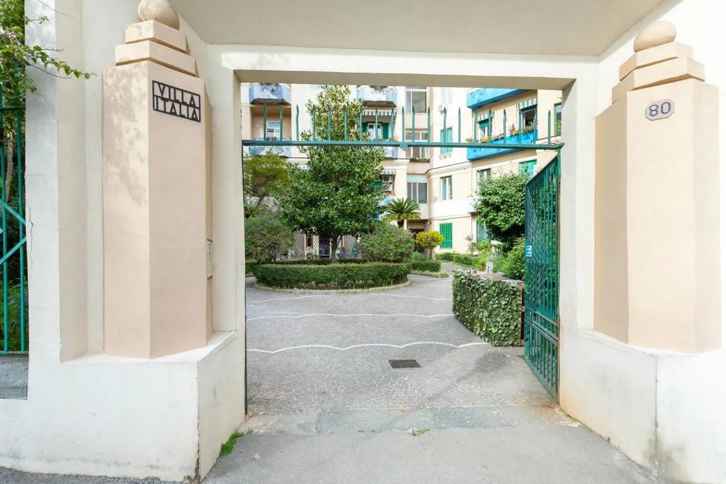 Inner courtyard view in b&b don Mimì