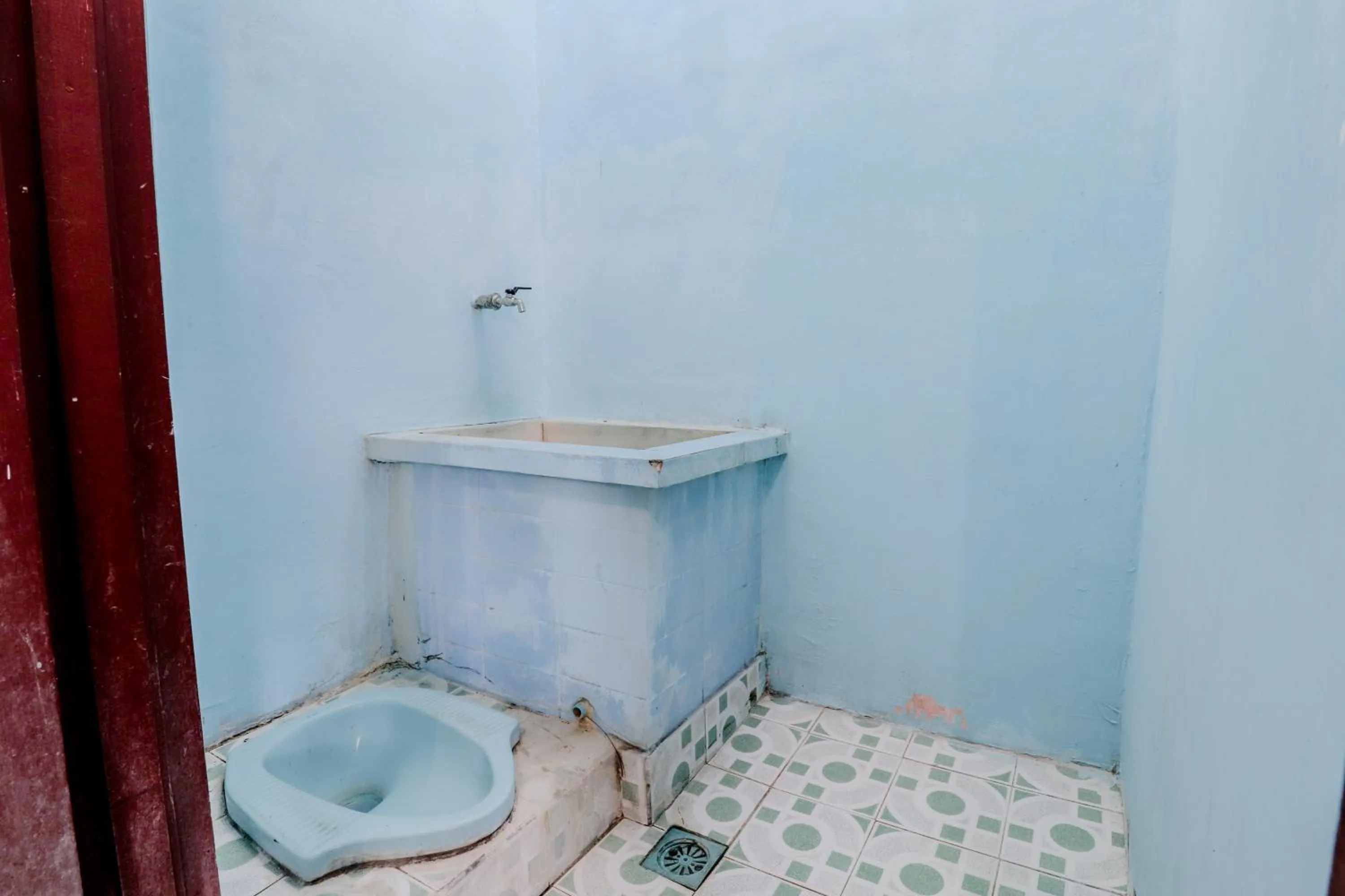 Bathroom in Losmen Parikesit