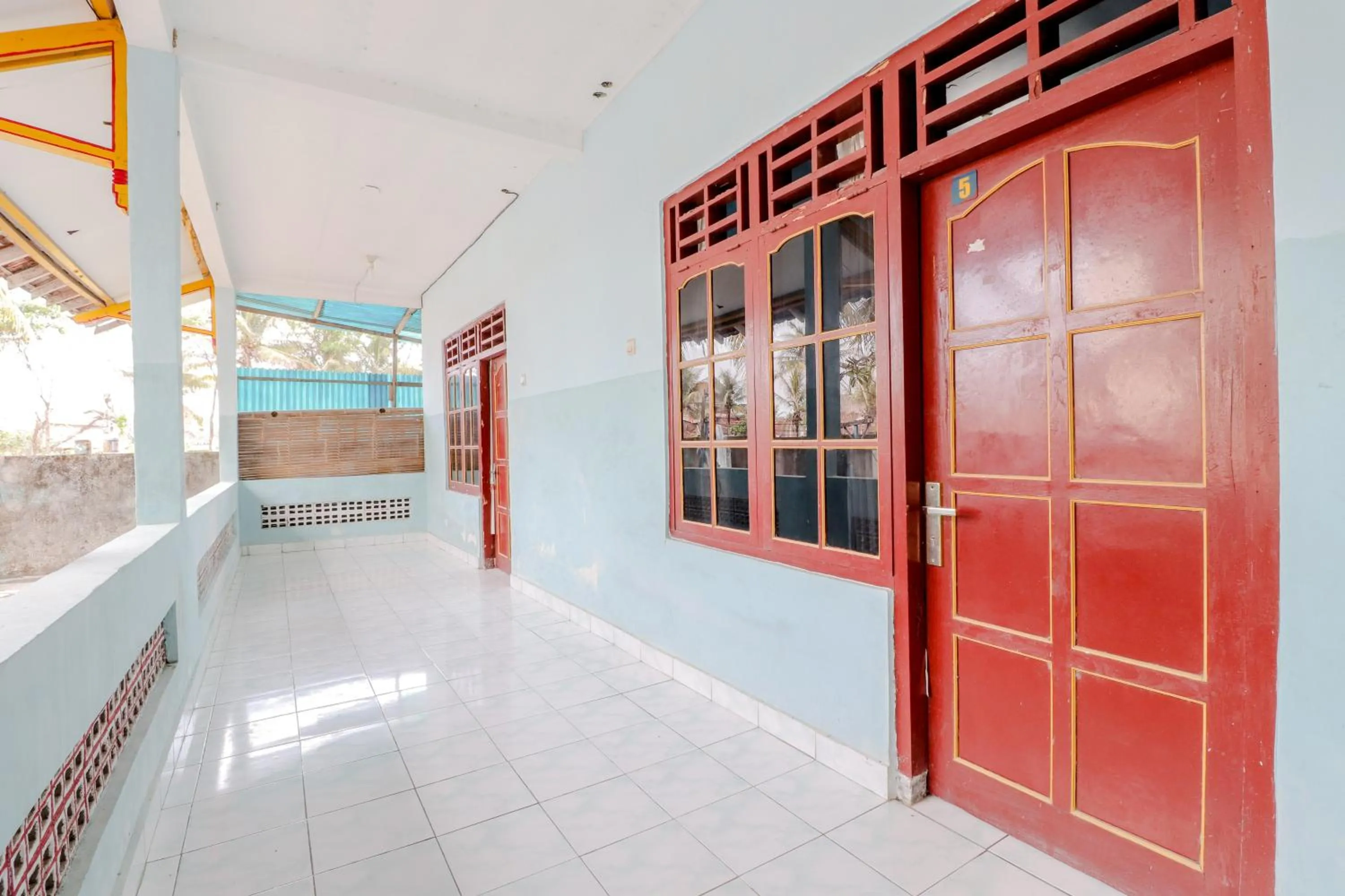 Balcony/Terrace in Losmen Parikesit