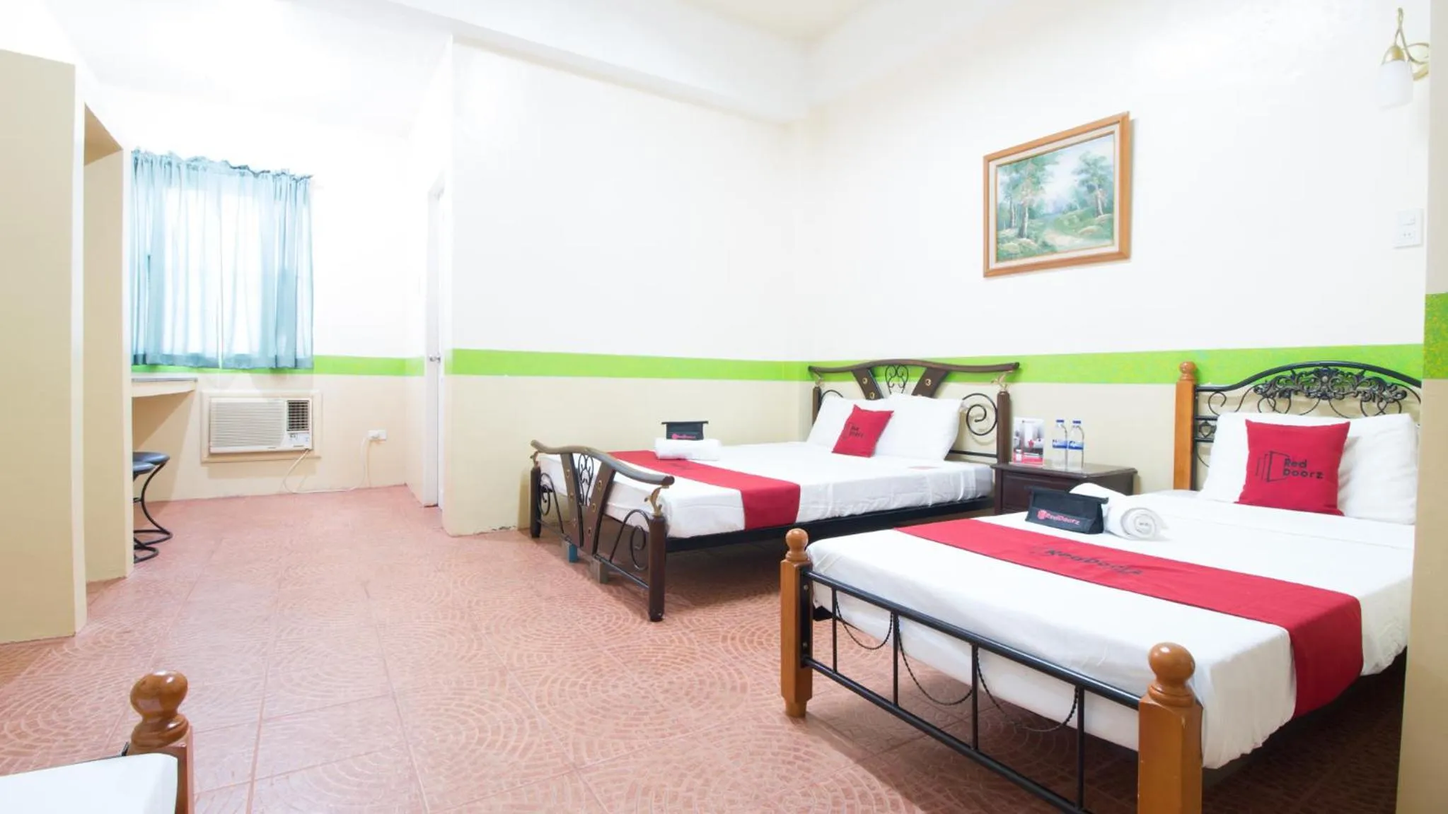 Bed in RedDoorz at Praferosa Resort Hotel Calamba