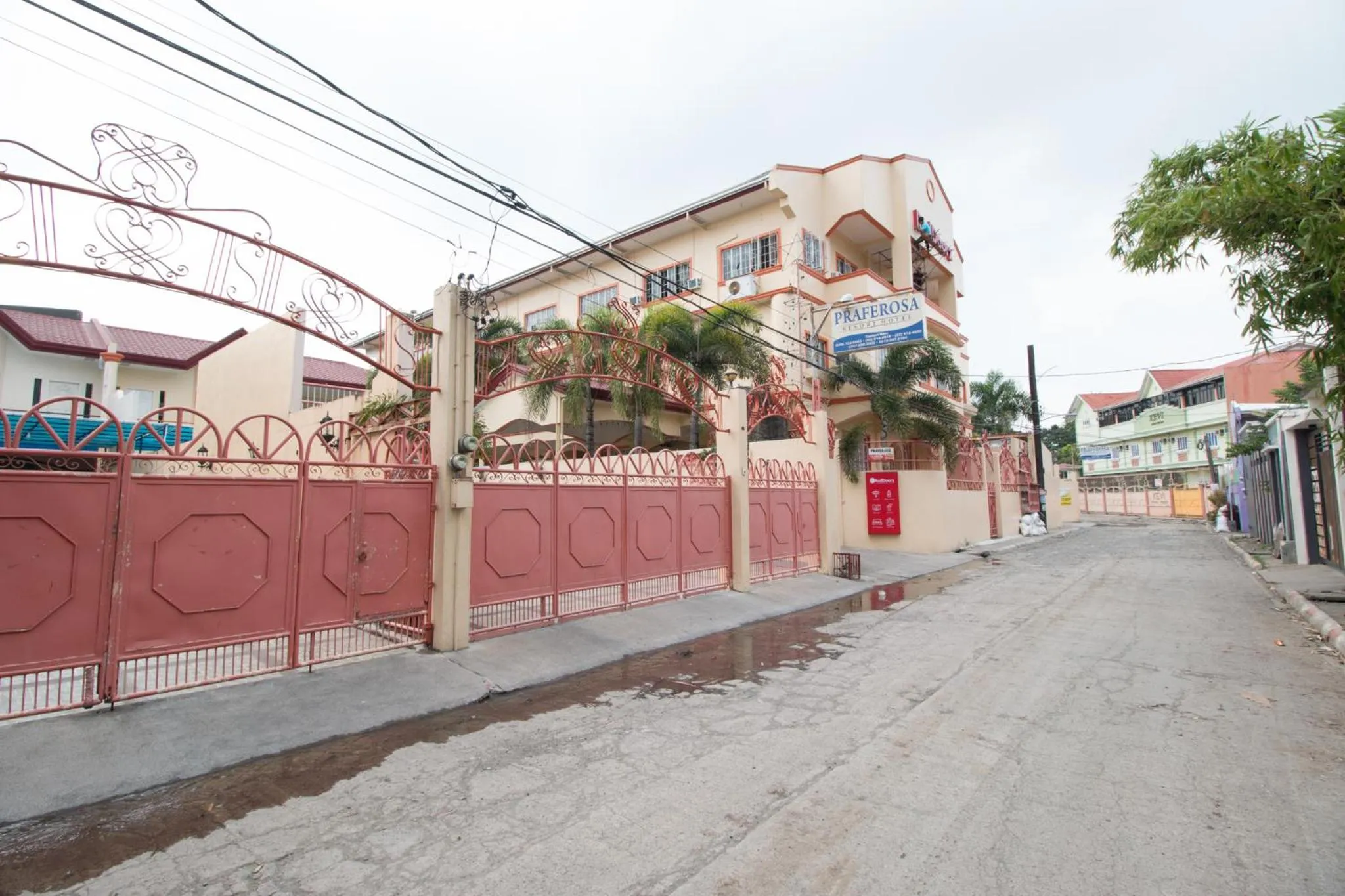 Property building in RedDoorz at Praferosa Resort Hotel Calamba