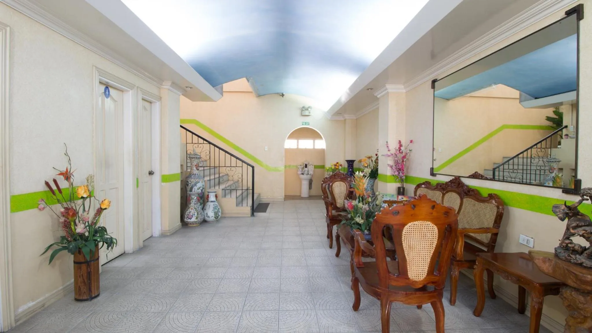 Lobby or reception in RedDoorz at Praferosa Resort Hotel Calamba