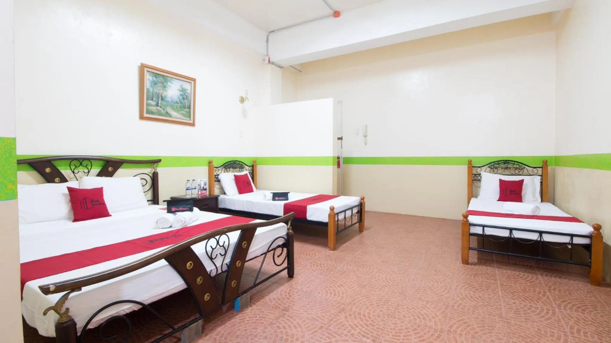 Bed in RedDoorz at Praferosa Resort Hotel Calamba