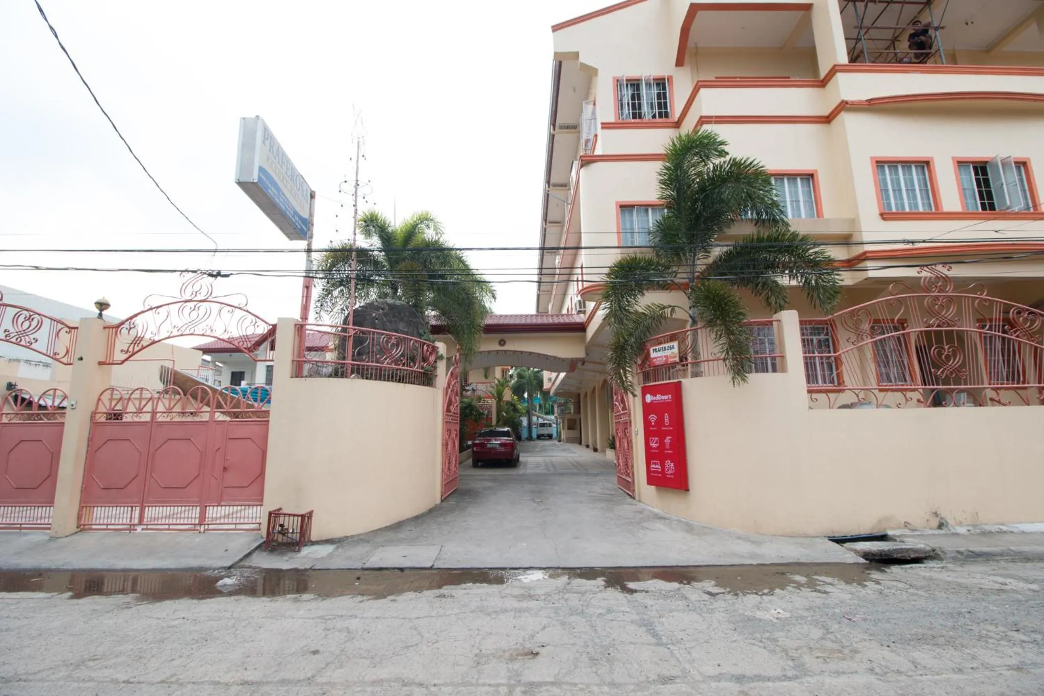 Property building in RedDoorz at Praferosa Resort Hotel Calamba