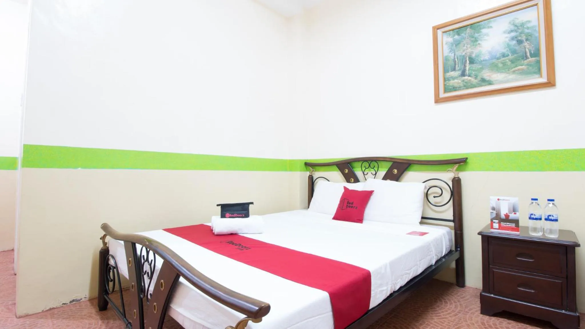 Bed in RedDoorz at Praferosa Resort Hotel Calamba