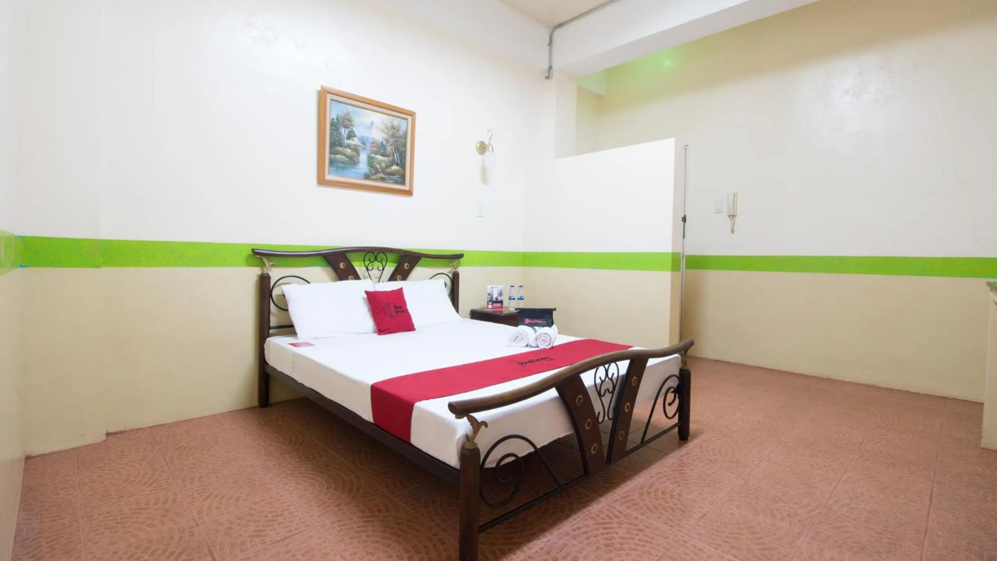 Photo of the whole room, Bed in RedDoorz at Praferosa Resort Hotel Calamba