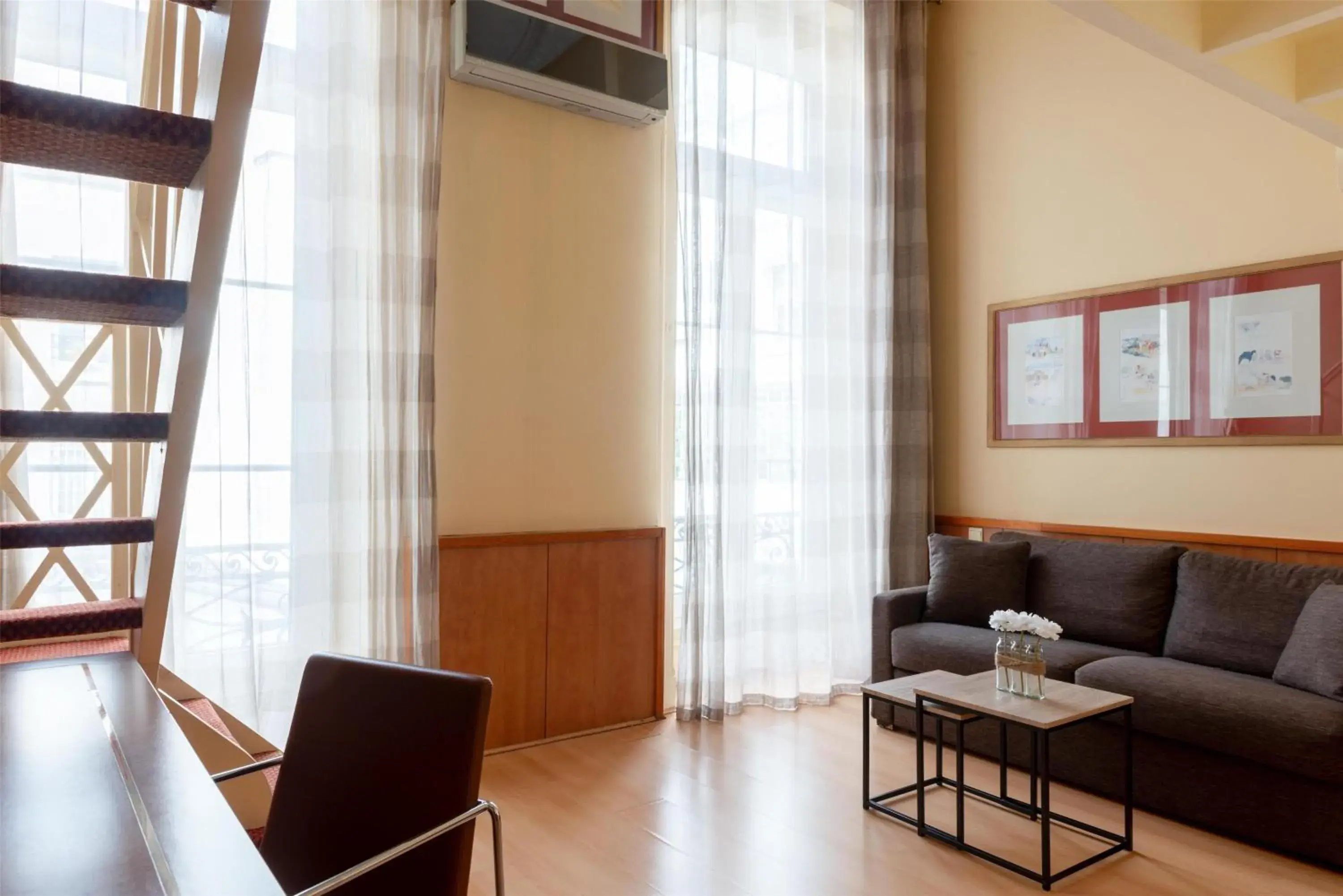 Double Room with Sofa Bed in Best Western Ronceray Opéra Double Room with Sofa Bed in Best Western Ronceray Opéra