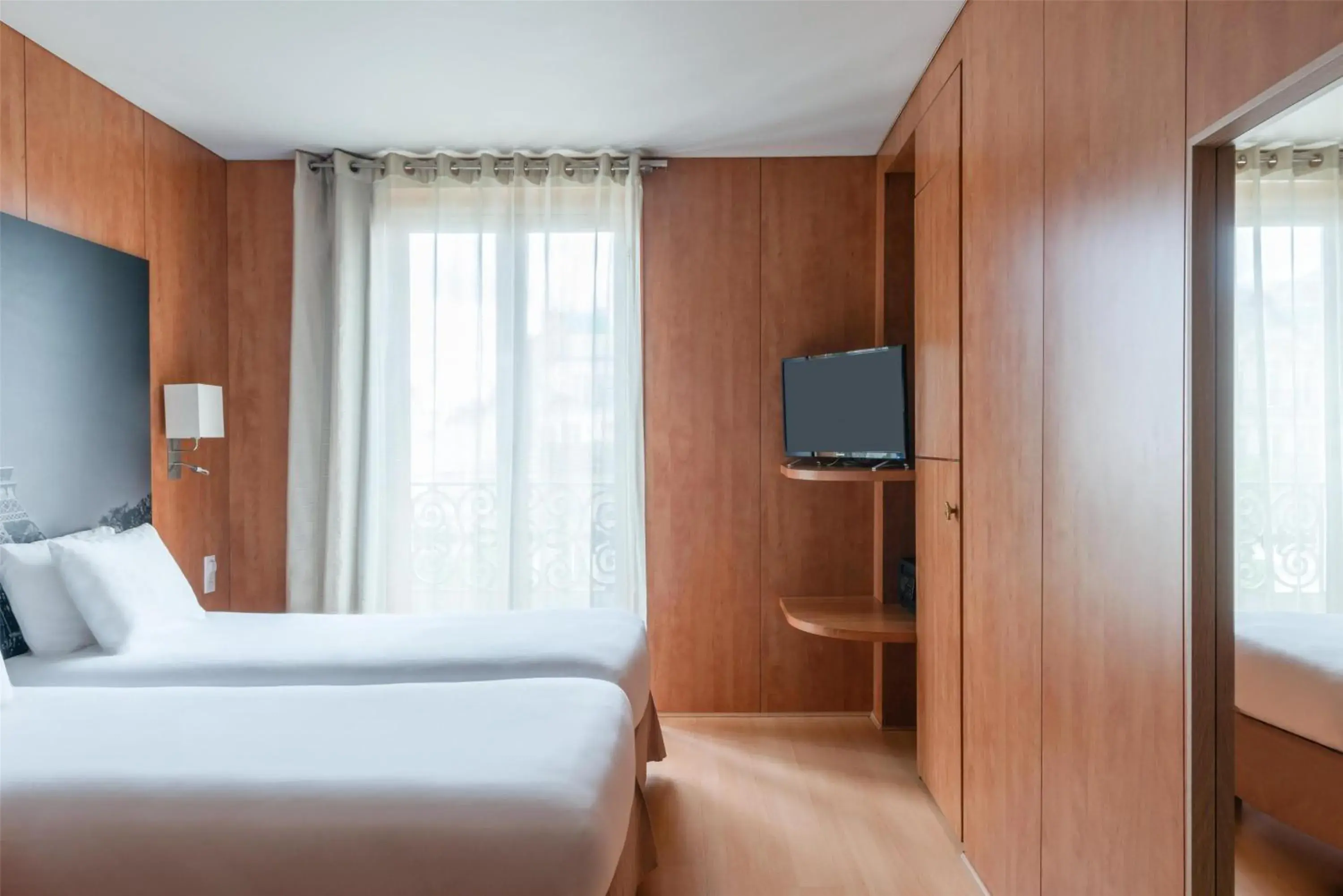 Standard Twin Room in Best Western Ronceray Opéra Standard Twin Room in Best Western Ronceray Opéra