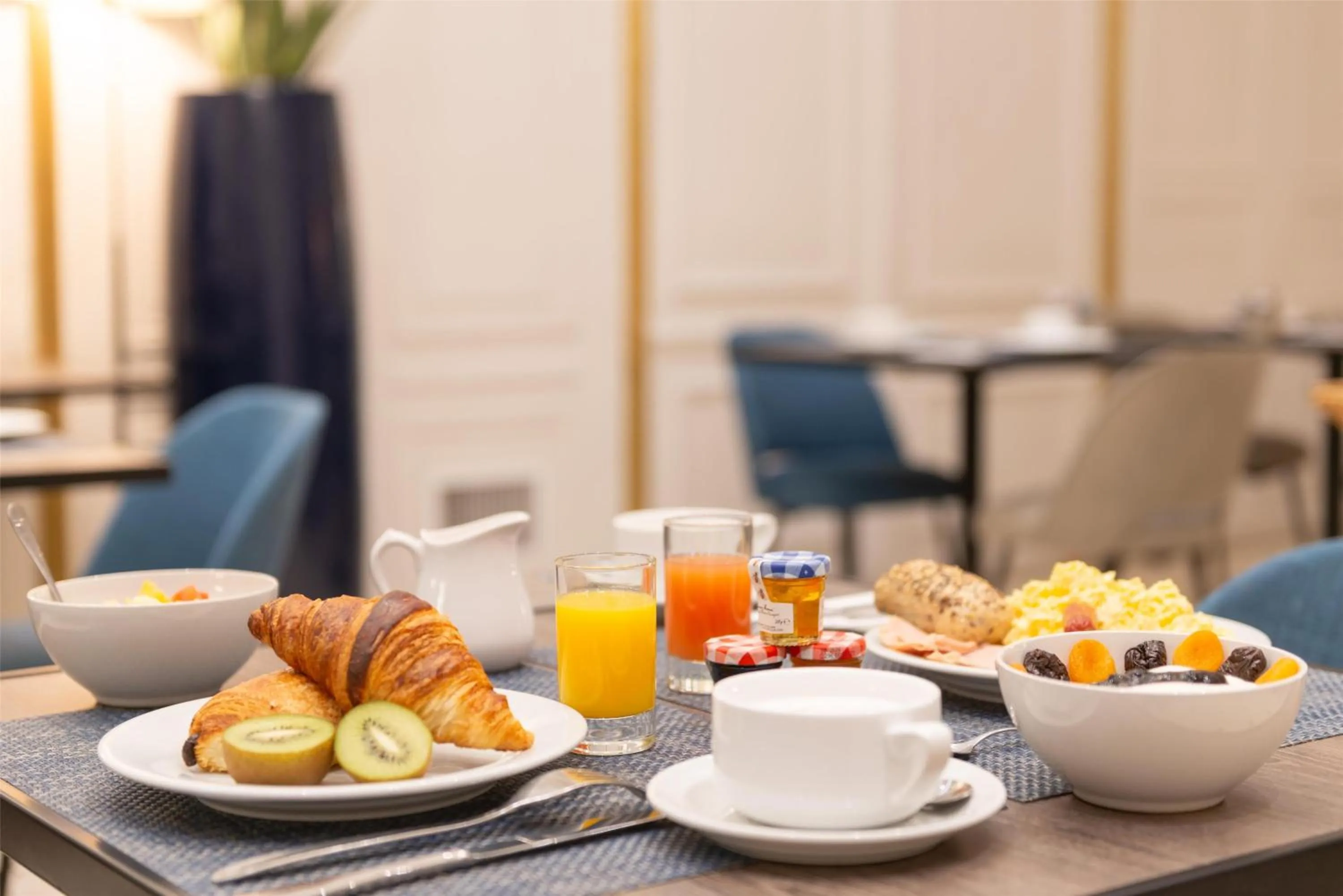 Breakfast in Best Western Ronceray Opéra