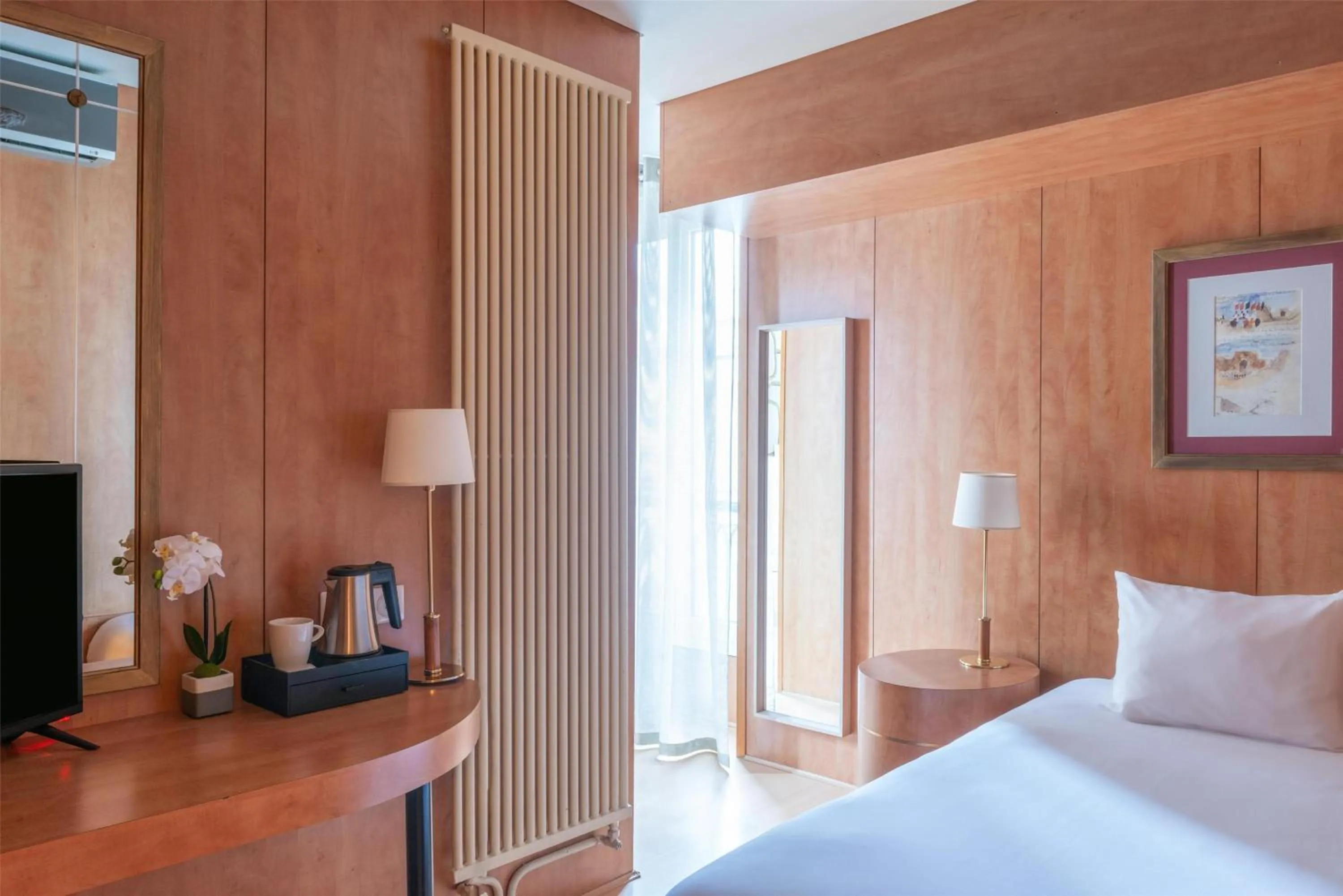 Bedroom, Bed in Best Western Ronceray Opéra