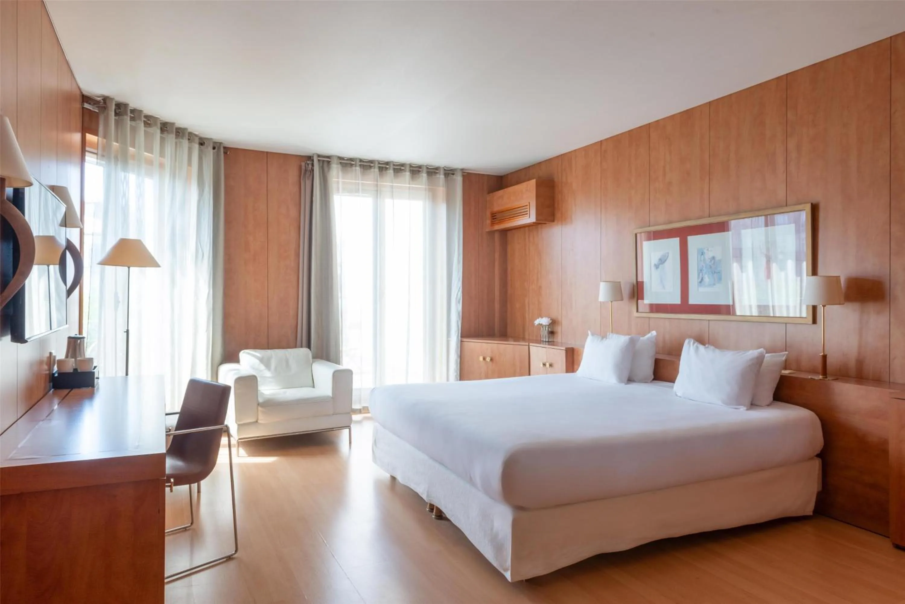 Bedroom, Bed in Best Western Ronceray Opéra