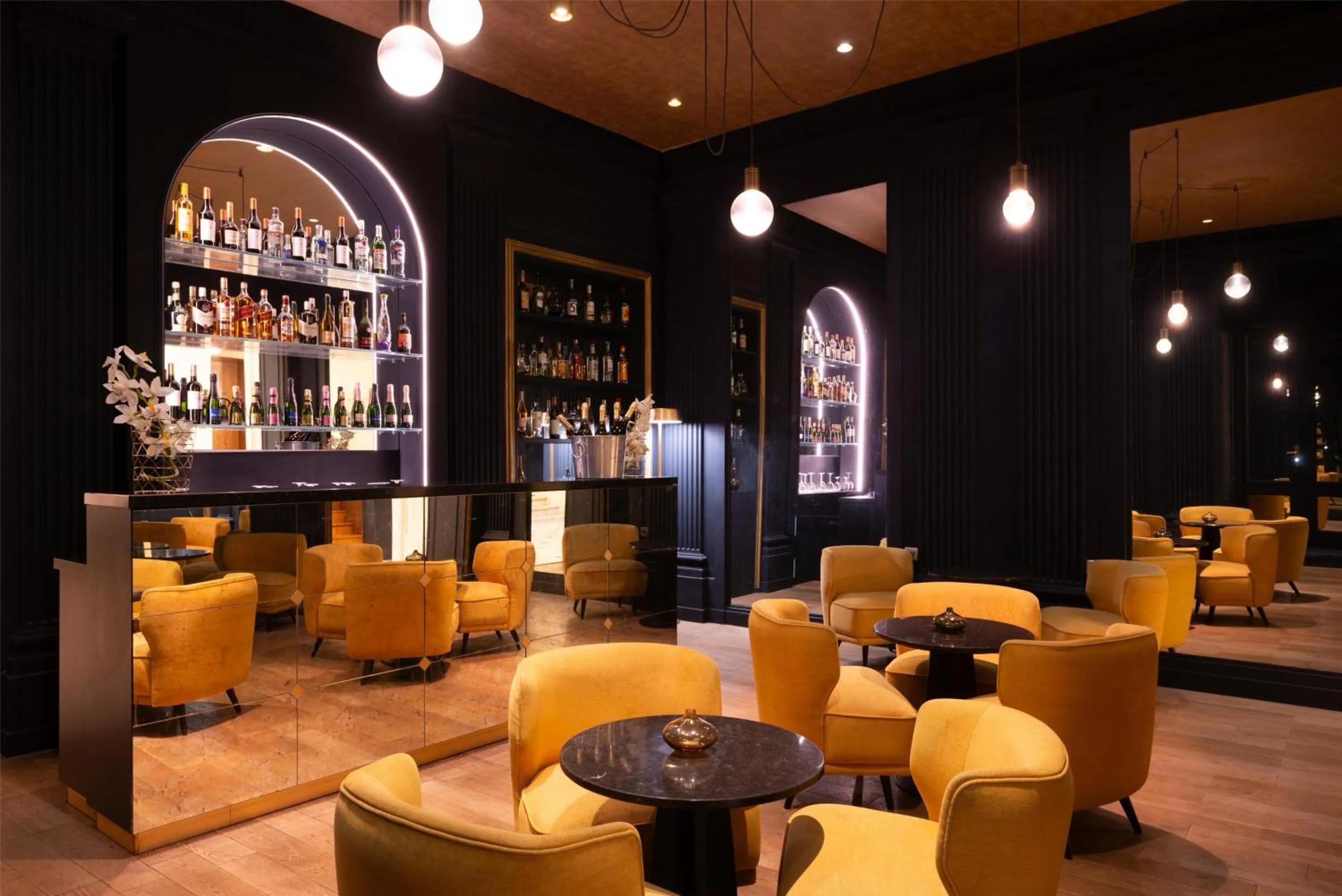 Lounge or bar in Best Western Ronceray Opéra