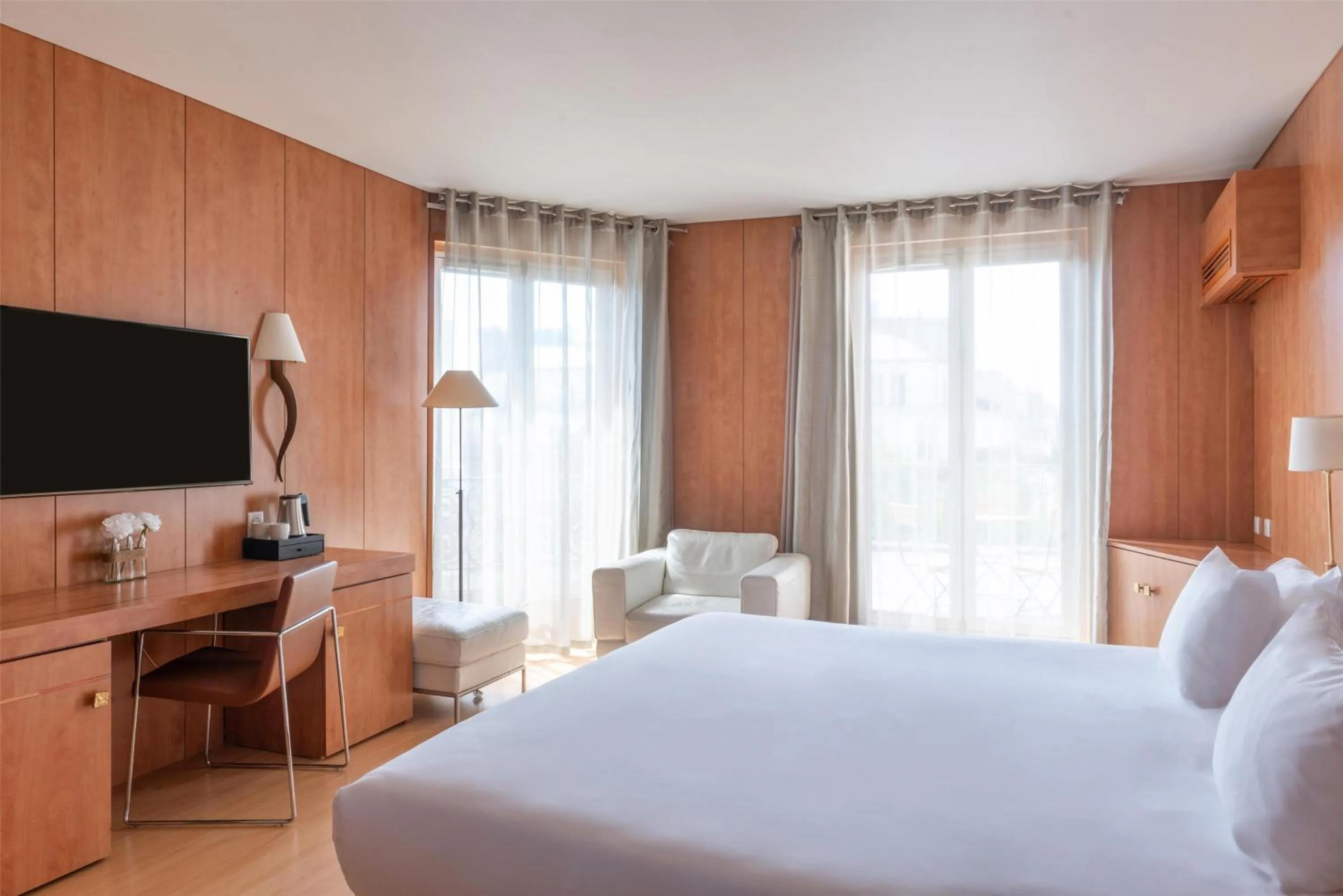 Bedroom, Bed in Best Western Ronceray Opéra