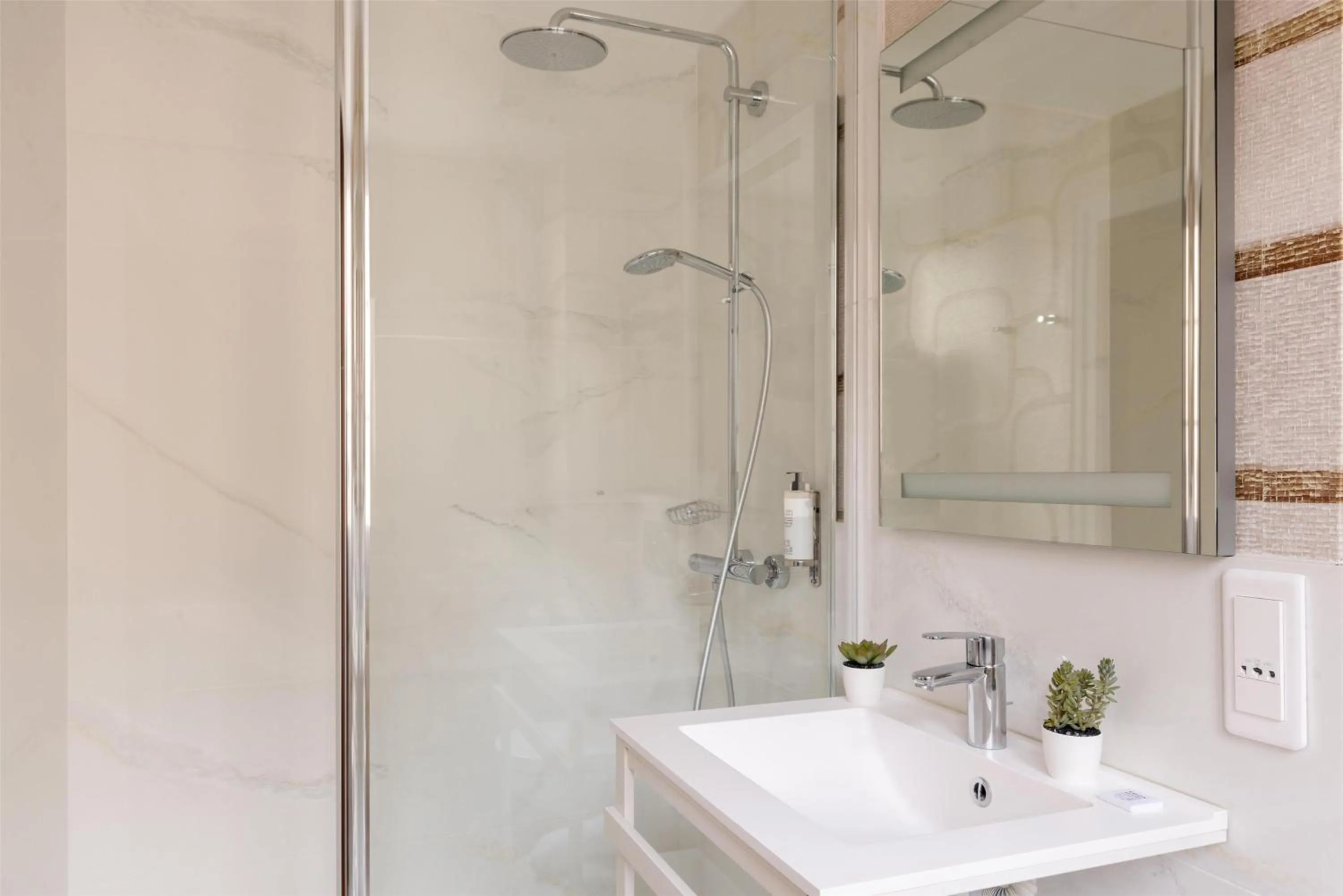 Bathroom in Best Western Ronceray Opéra