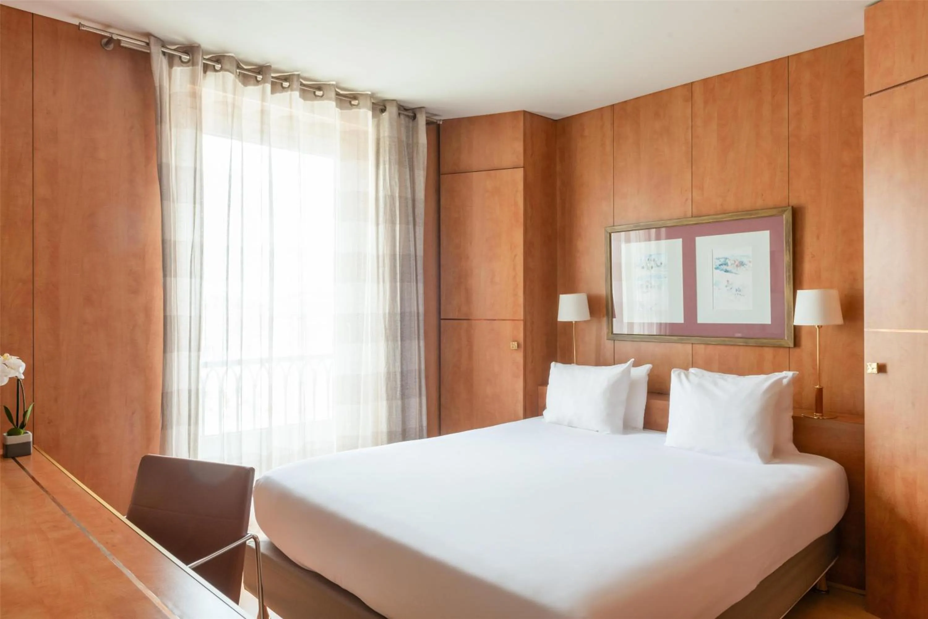 Bedroom, Bed in Best Western Ronceray Opéra