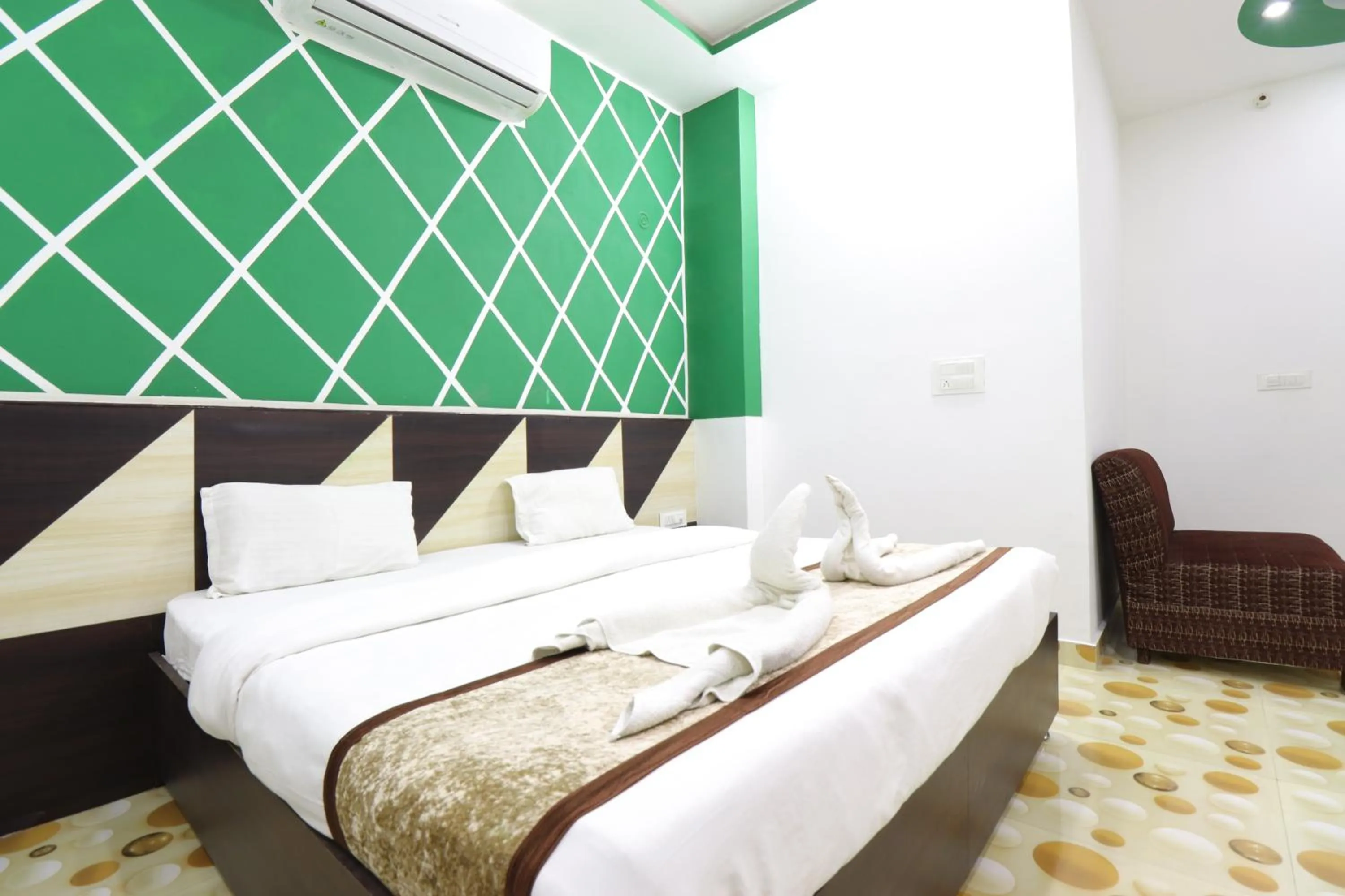 Bed in Taj 3 Star Hotel Agra Near Taj Mahal