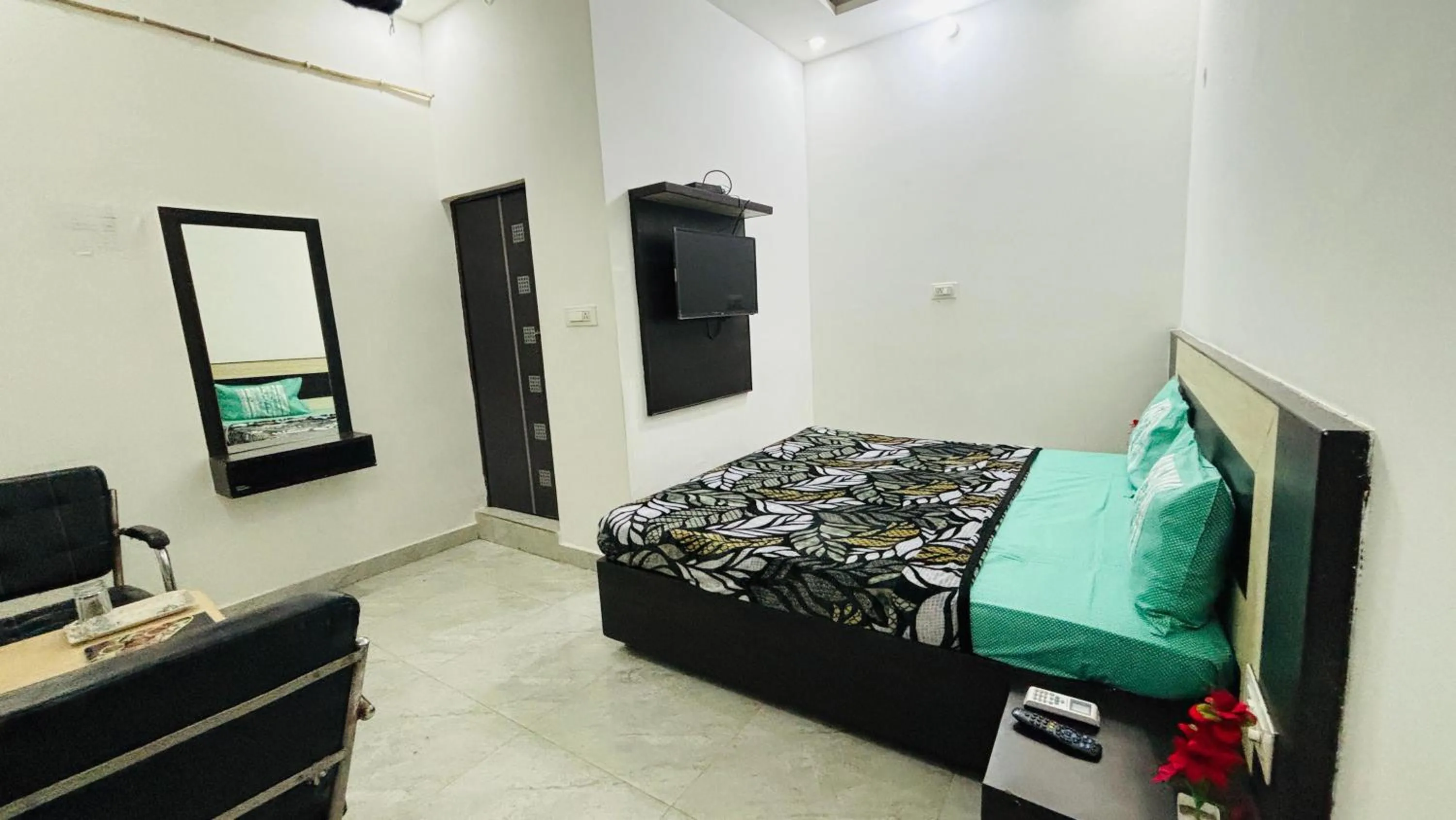 Bed in Taj 3 Star Hotel Agra Near Taj Mahal