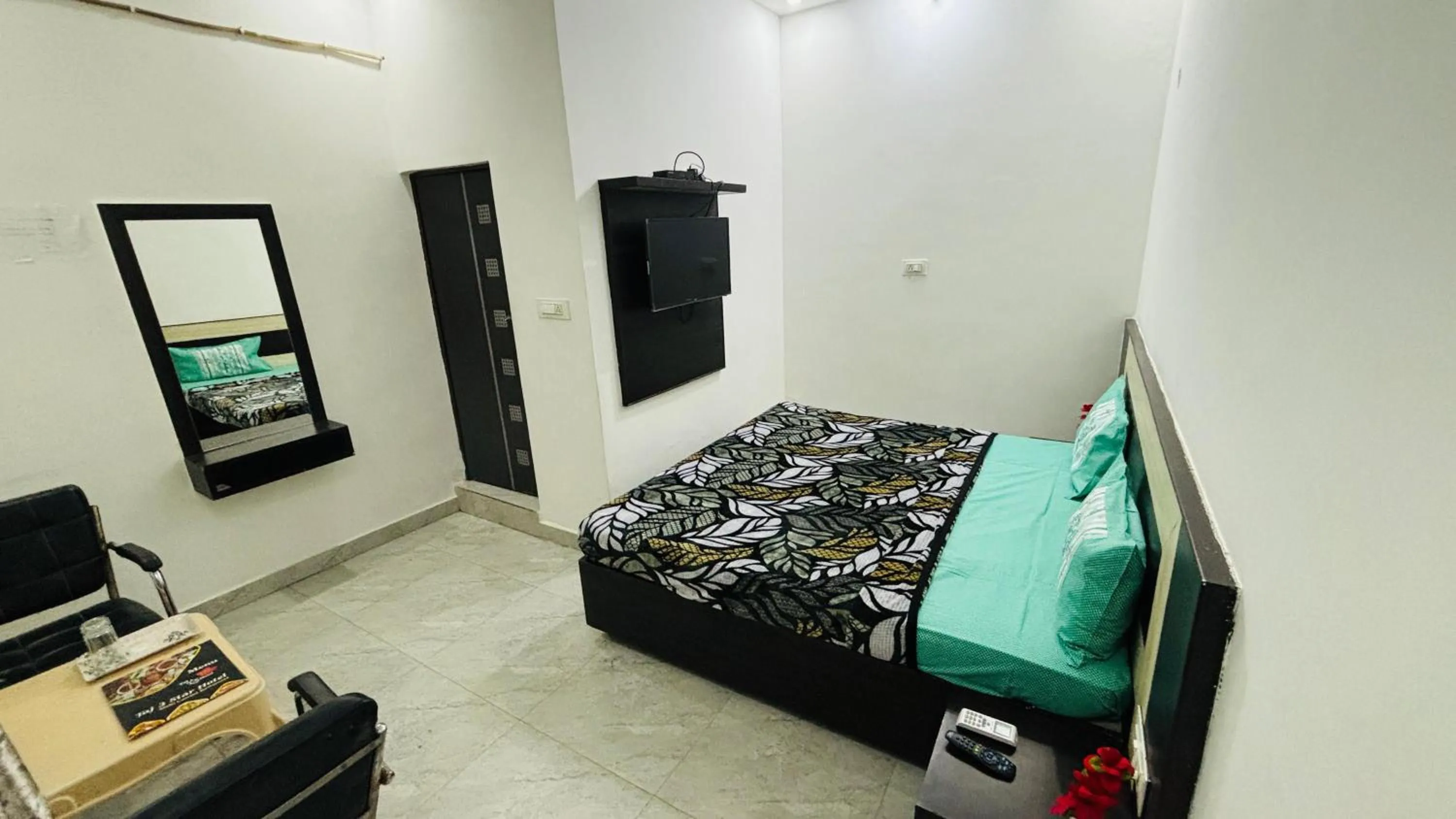 Bed in Taj 3 Star Hotel Agra Near Taj Mahal