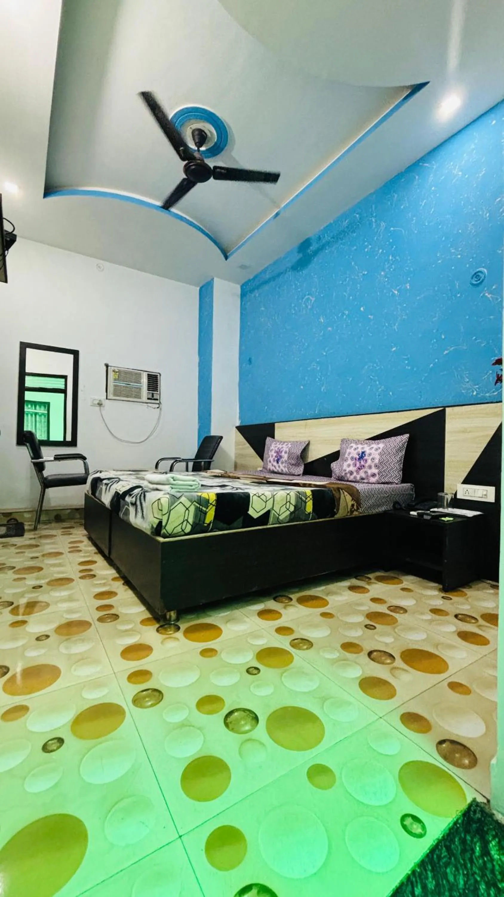 Taj 3 Star Hotel Agra Near Taj Mahal