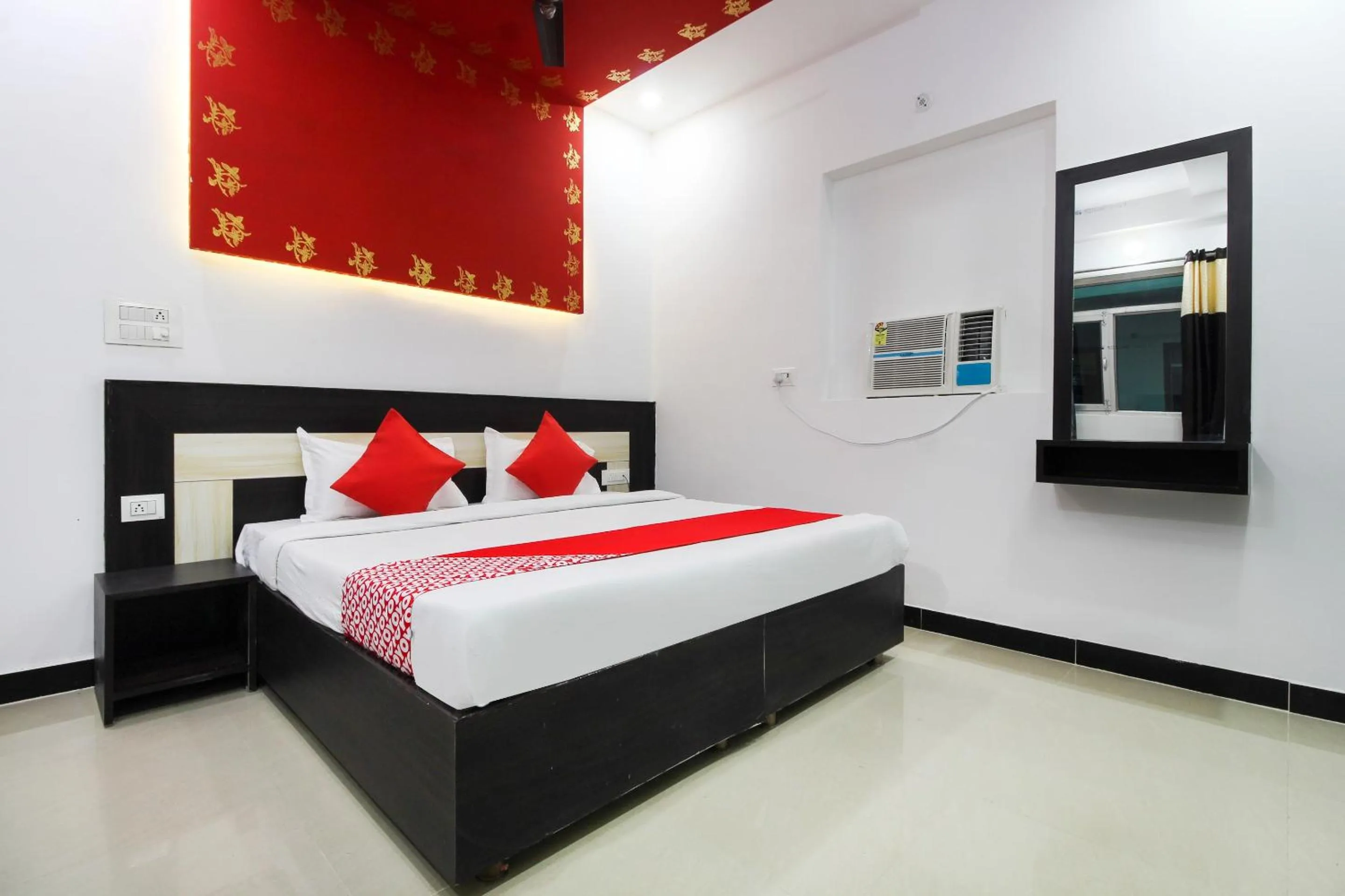 Bed in Taj 3 Star Hotel Agra Near Taj Mahal