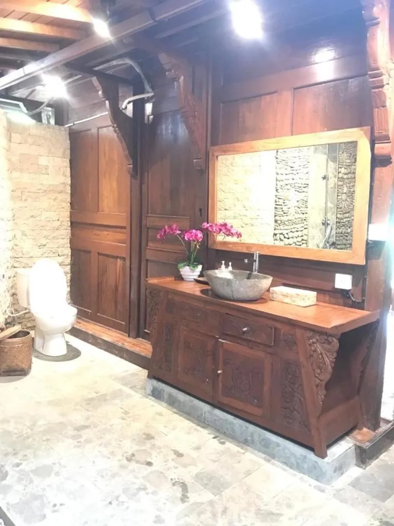 The Jungle Villa Family