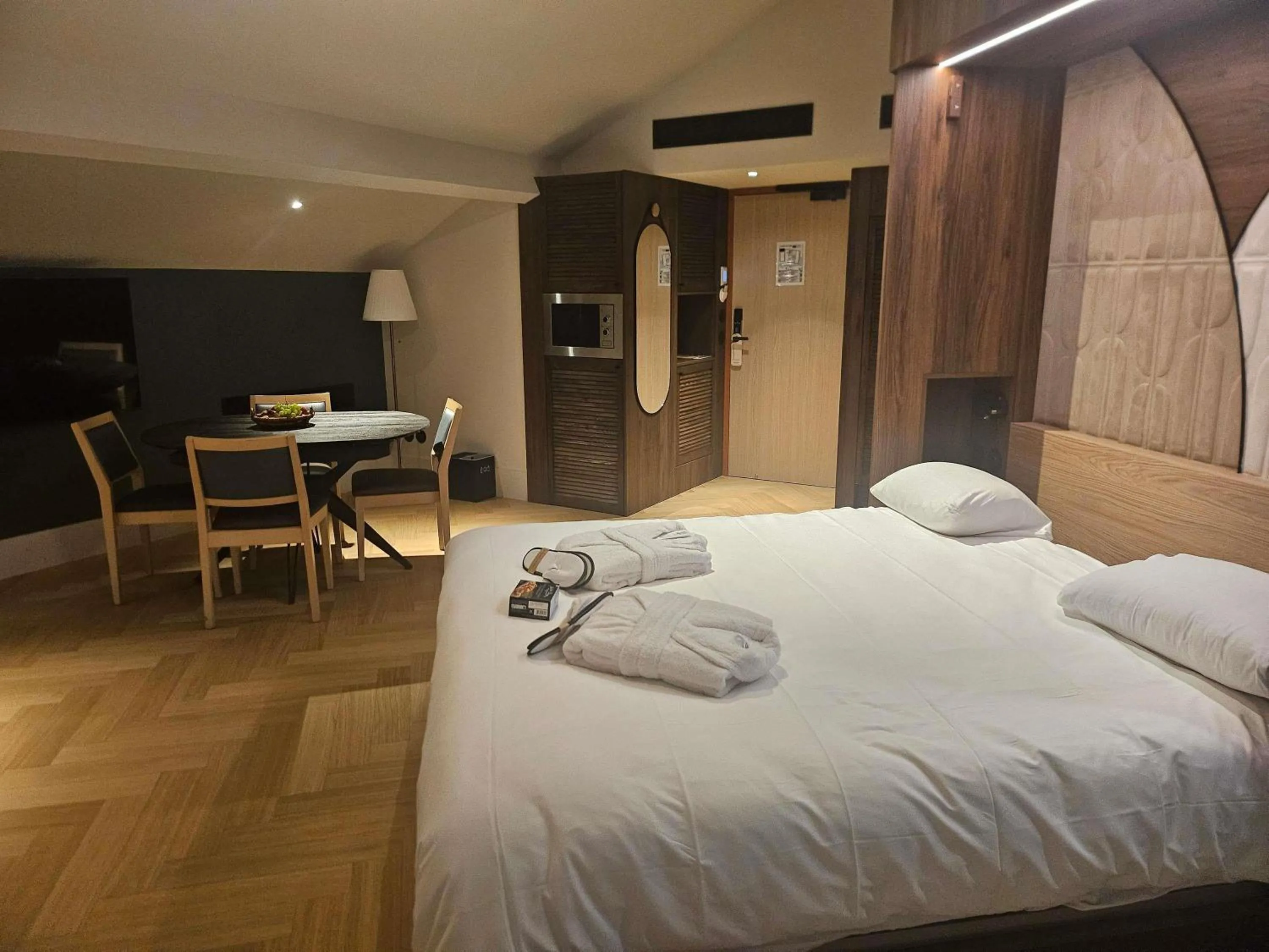 Bedroom, Bed in Mercure Albi Rives du Tarn