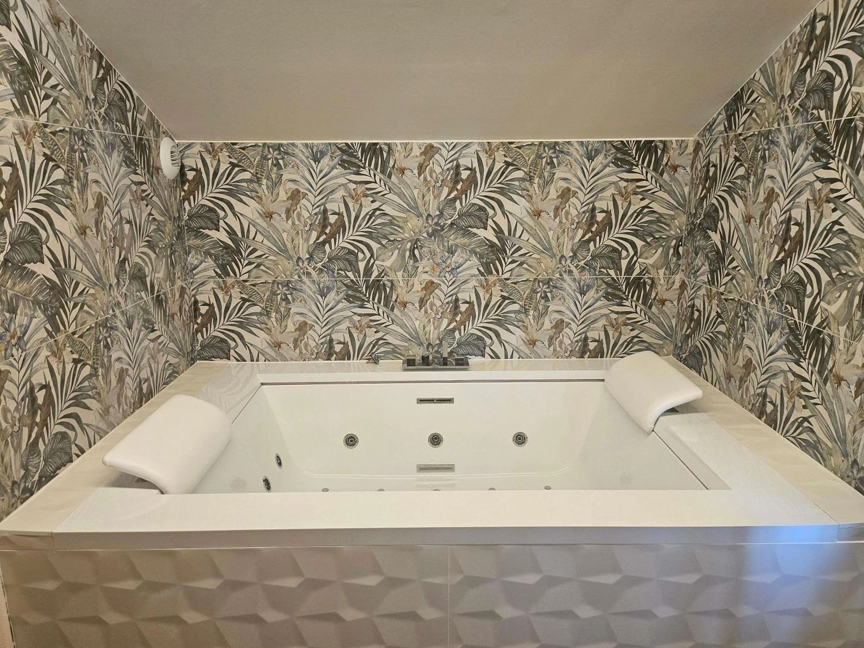 Bedroom in Mercure Albi Rives du Tarn