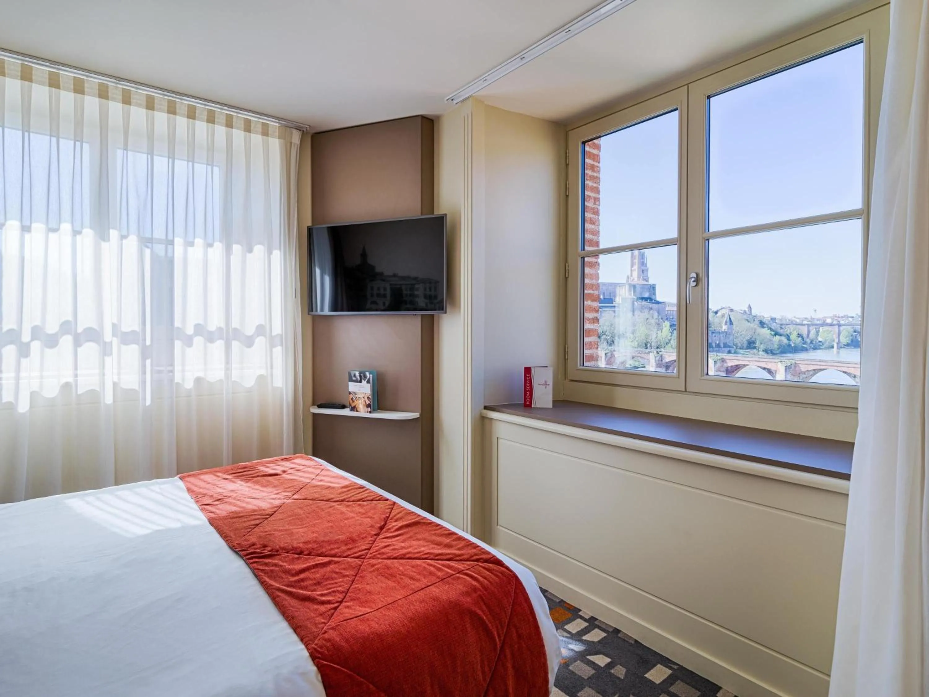 Bedroom, Bed in Mercure Albi Rives du Tarn