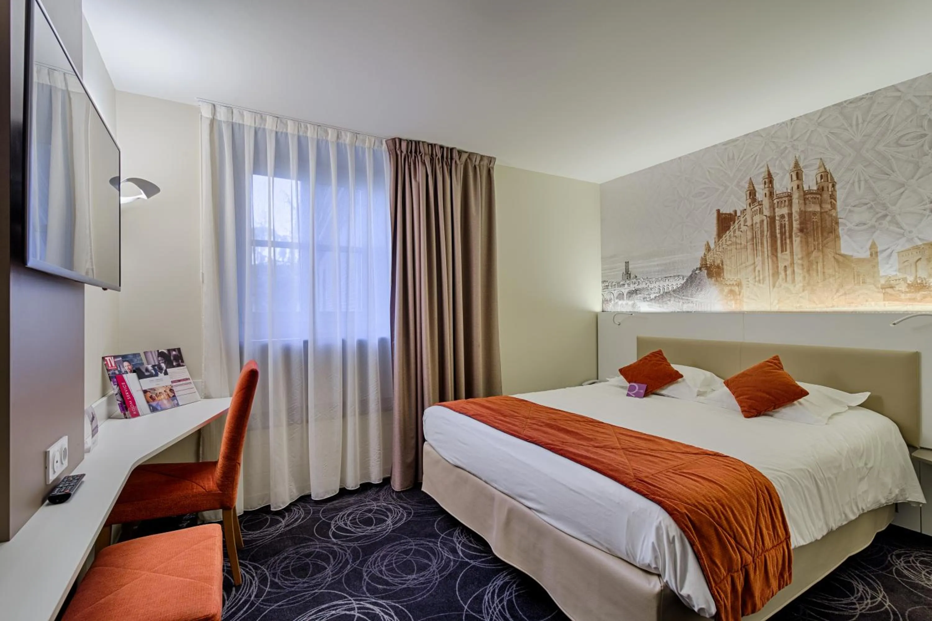 Bed in Mercure Albi Rives du Tarn