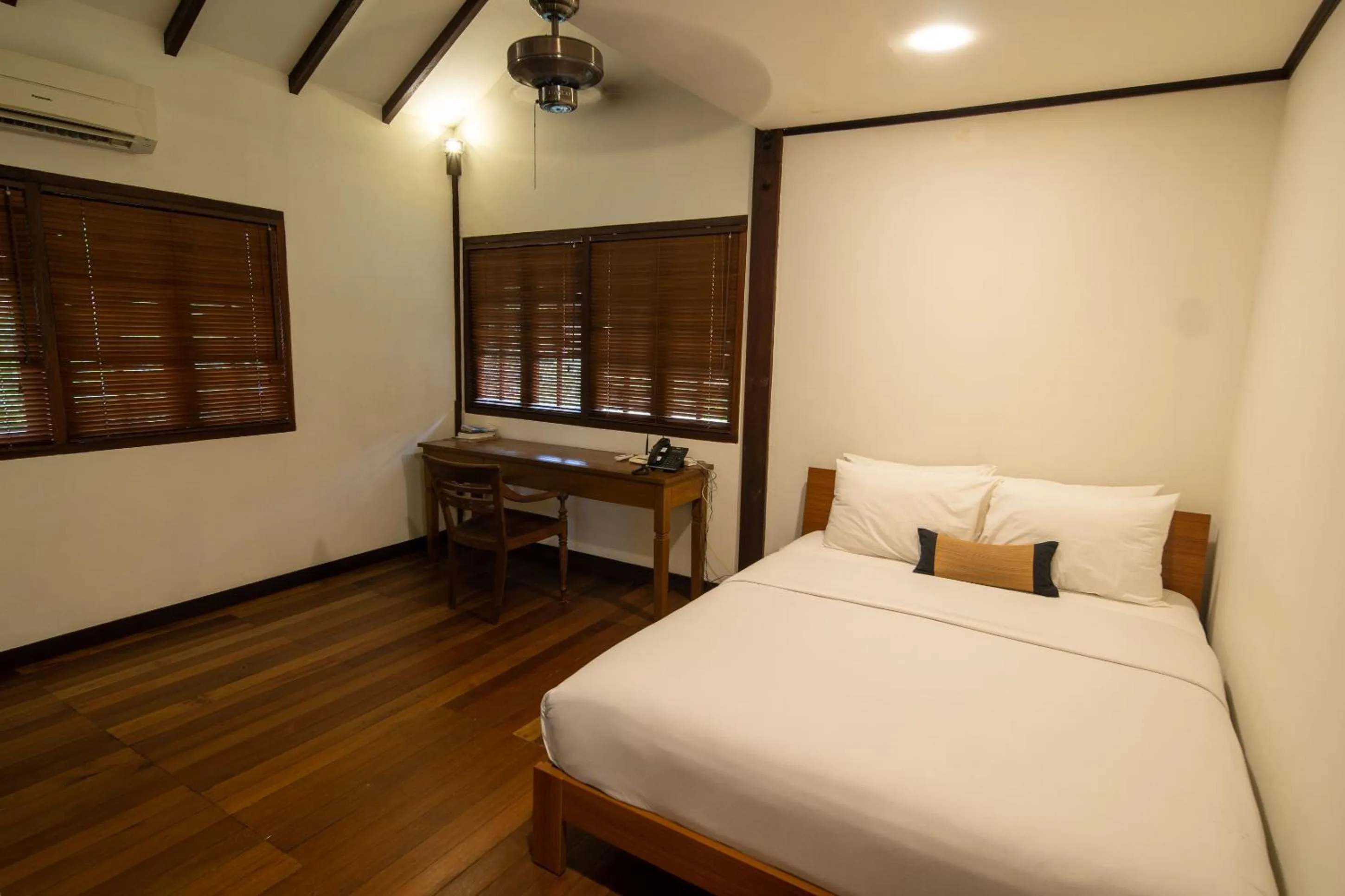 Bedroom, Bed in Nongsa Village