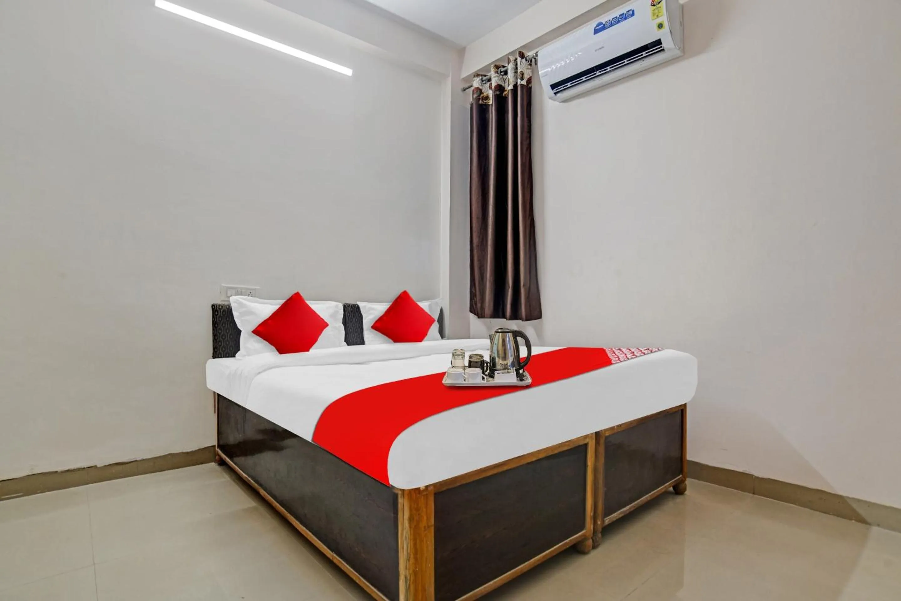 Bedroom, Bed in Hotel O SILVER PEACE