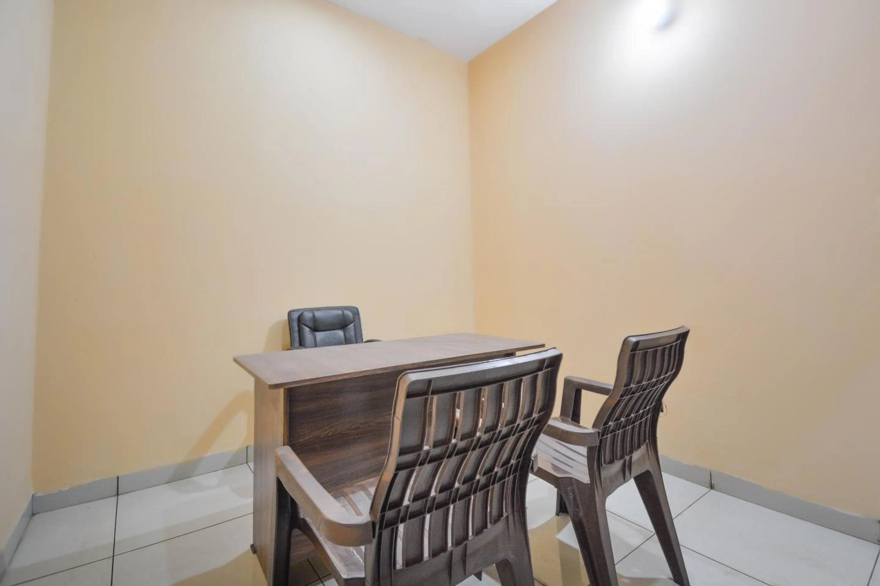 Lobby or reception in SPOT ON Hotel Diamond