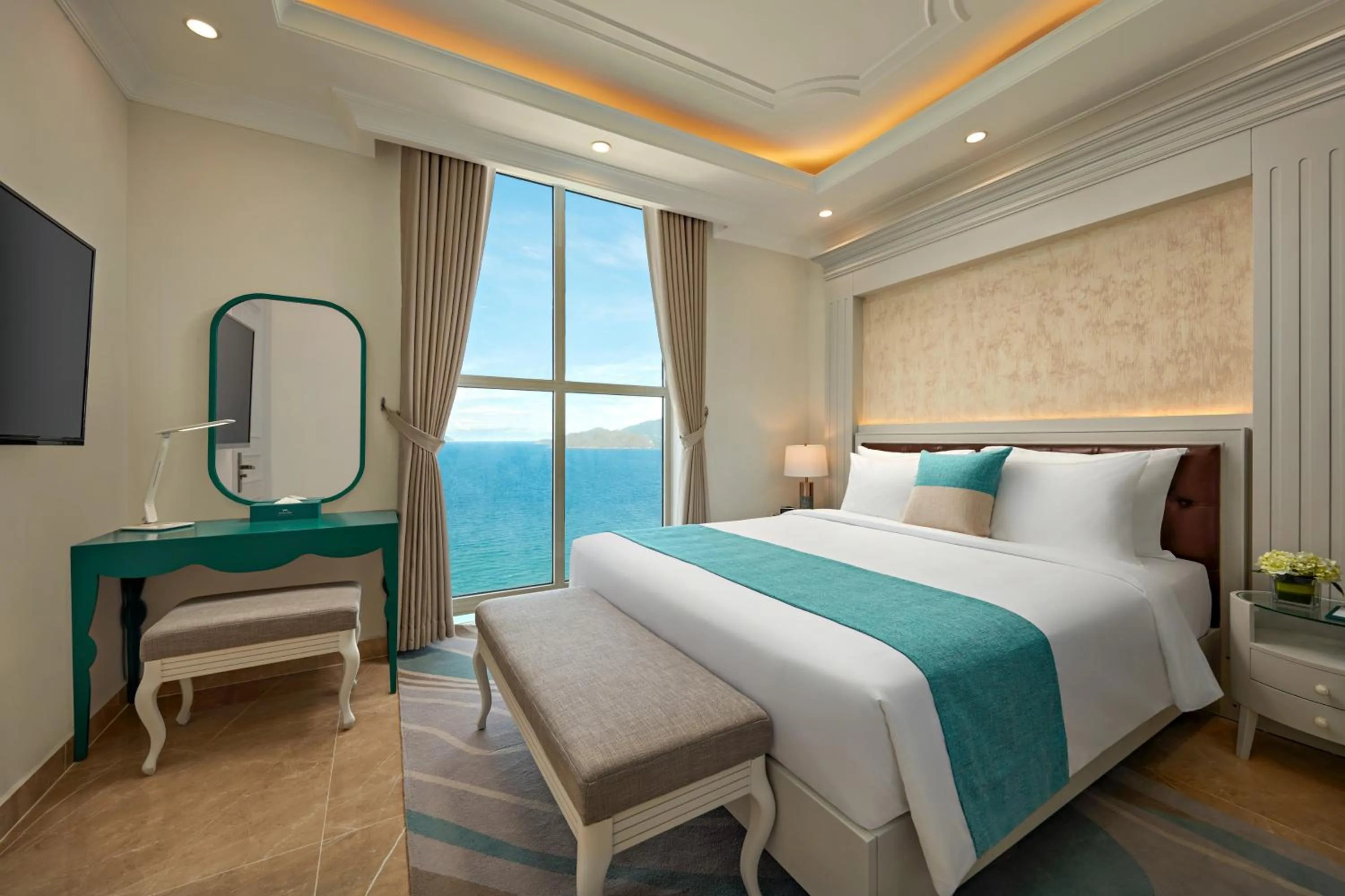 Guests, Bed in Mercure Nha Trang Beach