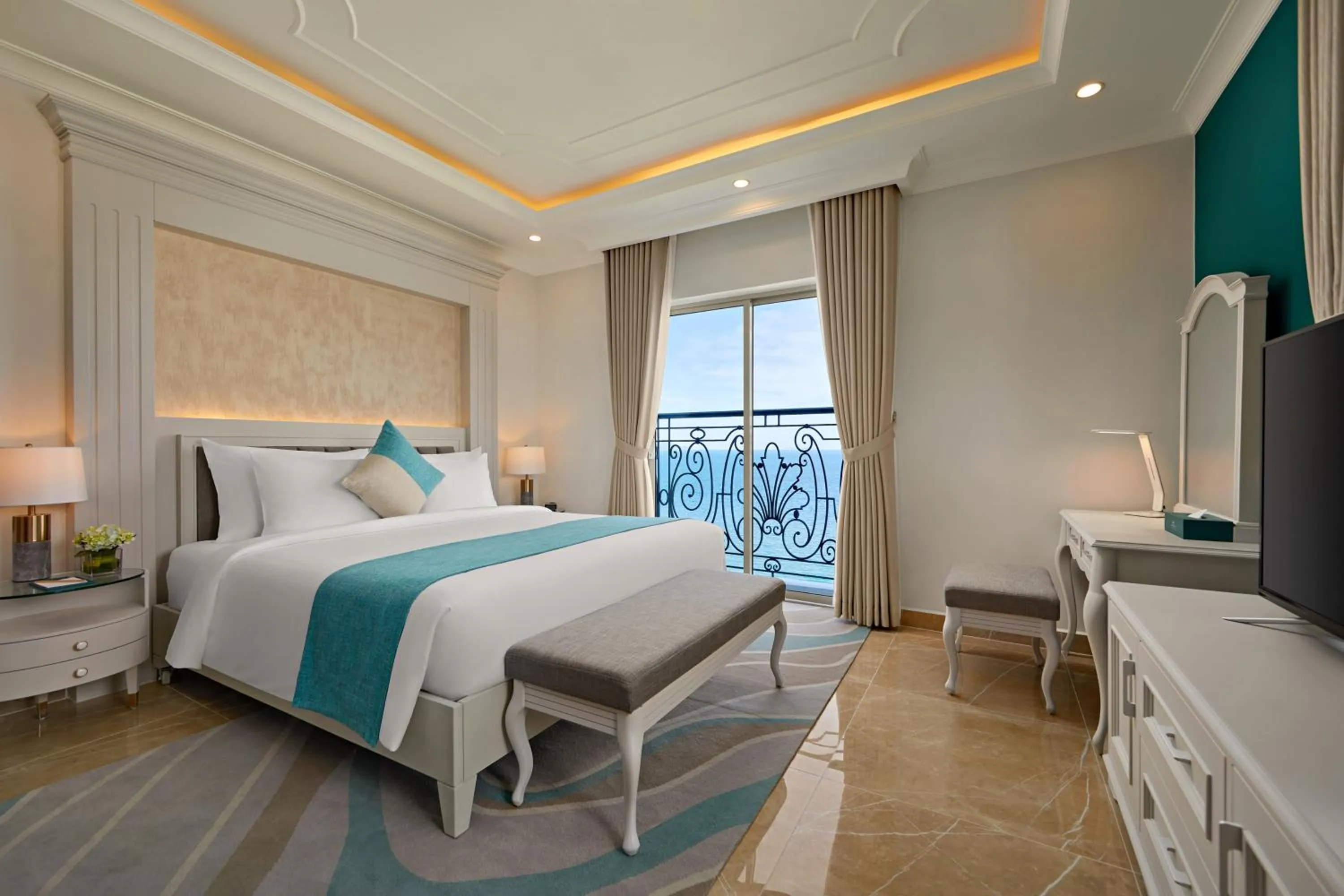 Bedroom, Bed in Mercure Nha Trang Beach