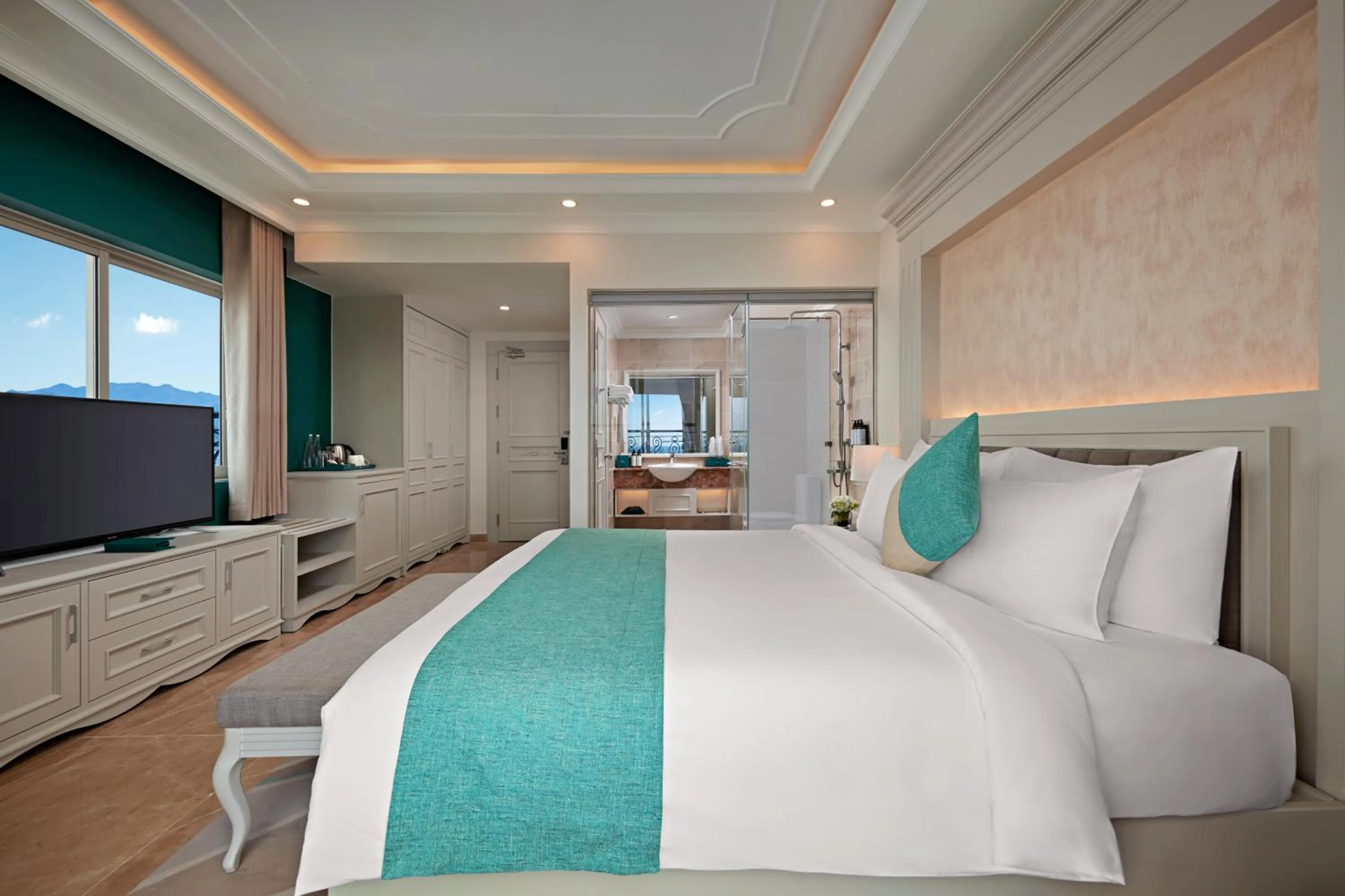 Bedroom, Bed in Mercure Nha Trang Beach