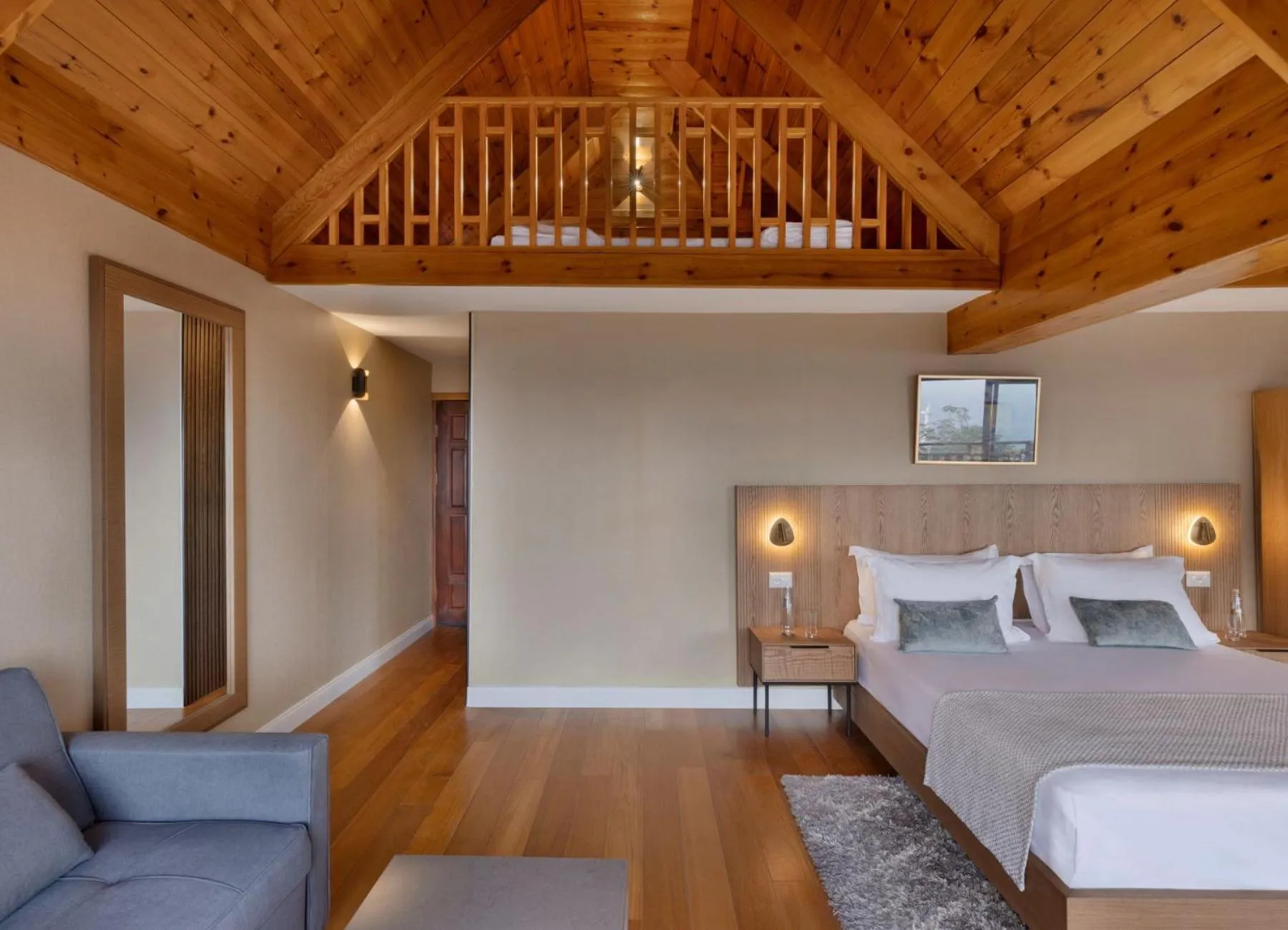 Living room, Bed in Herbert Samuel Royal Shangri-La Eilat