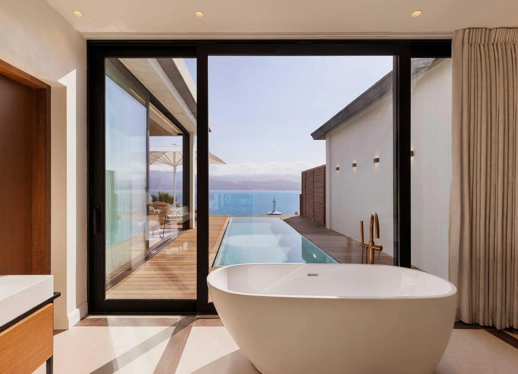 Bath in Herbert Samuel Royal Shangri-La Eilat