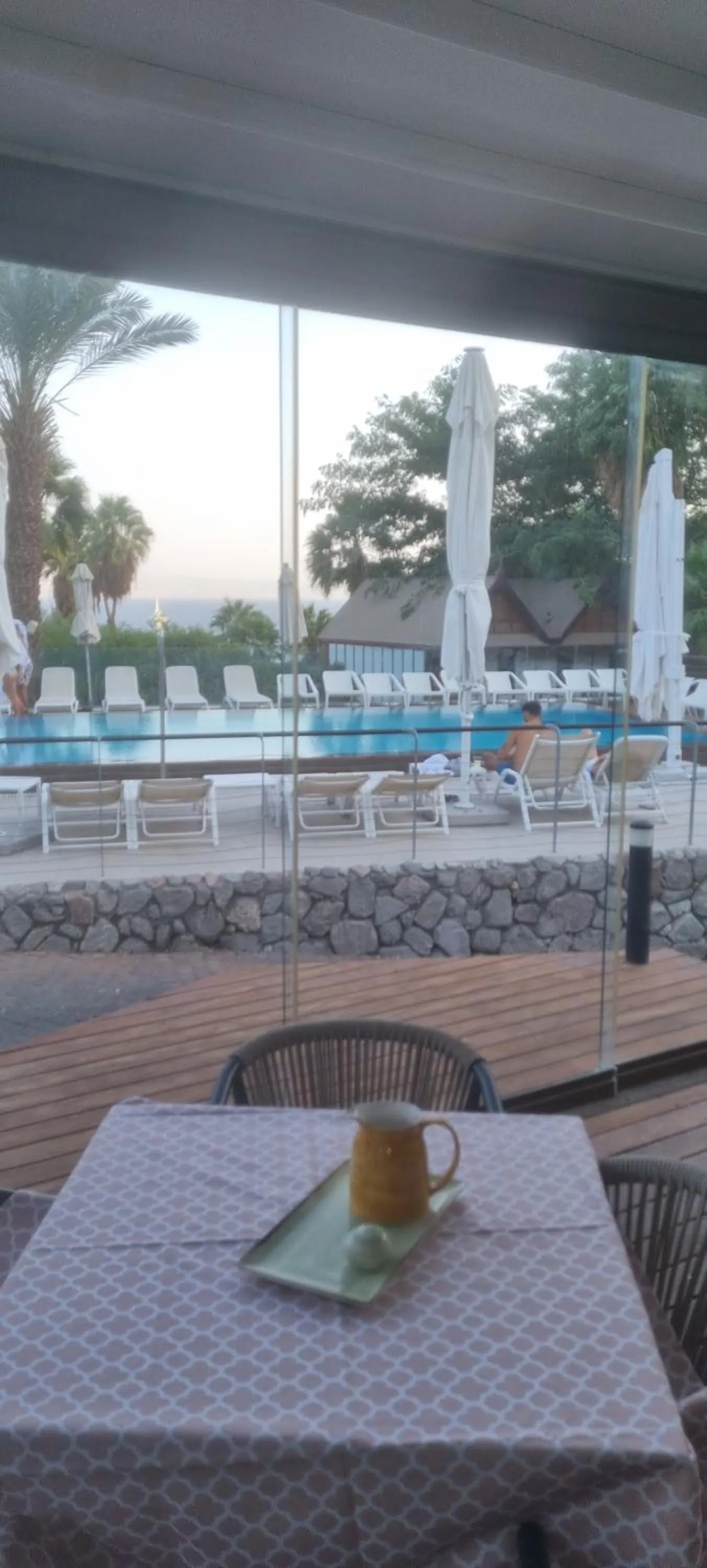 Communal lounge/ TV room in Herbert Samuel Royal Shangri-La Eilat