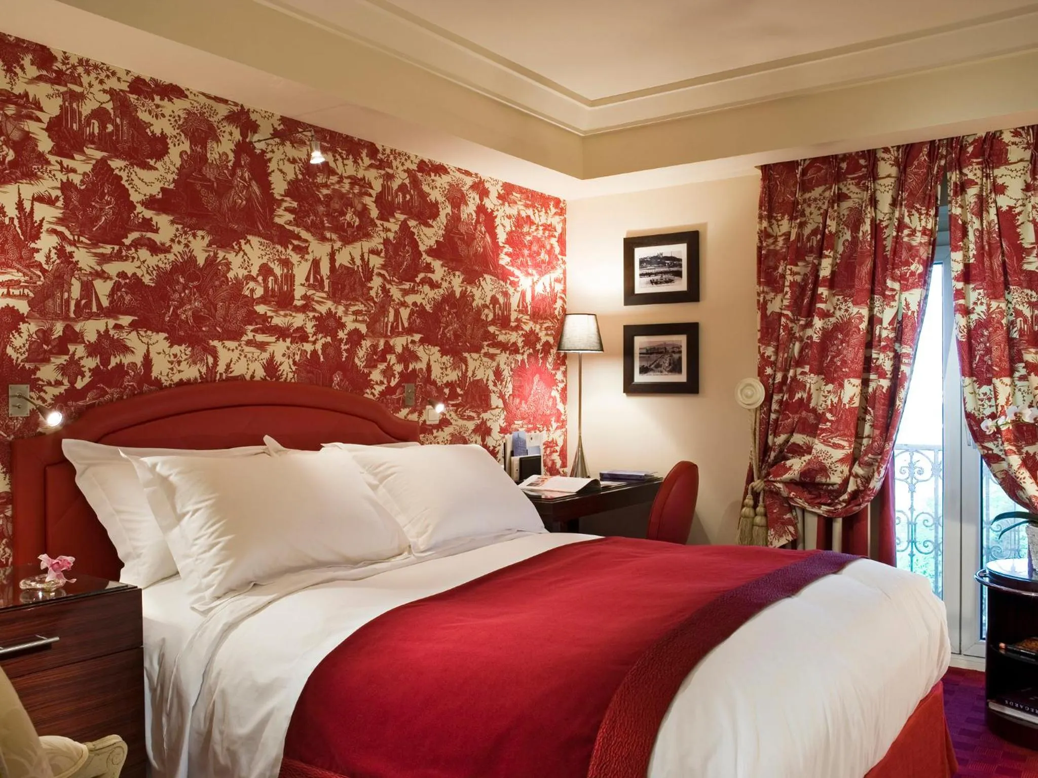 Bedroom, Bed in Le Royal Hotel Lyon - MGallery Collection