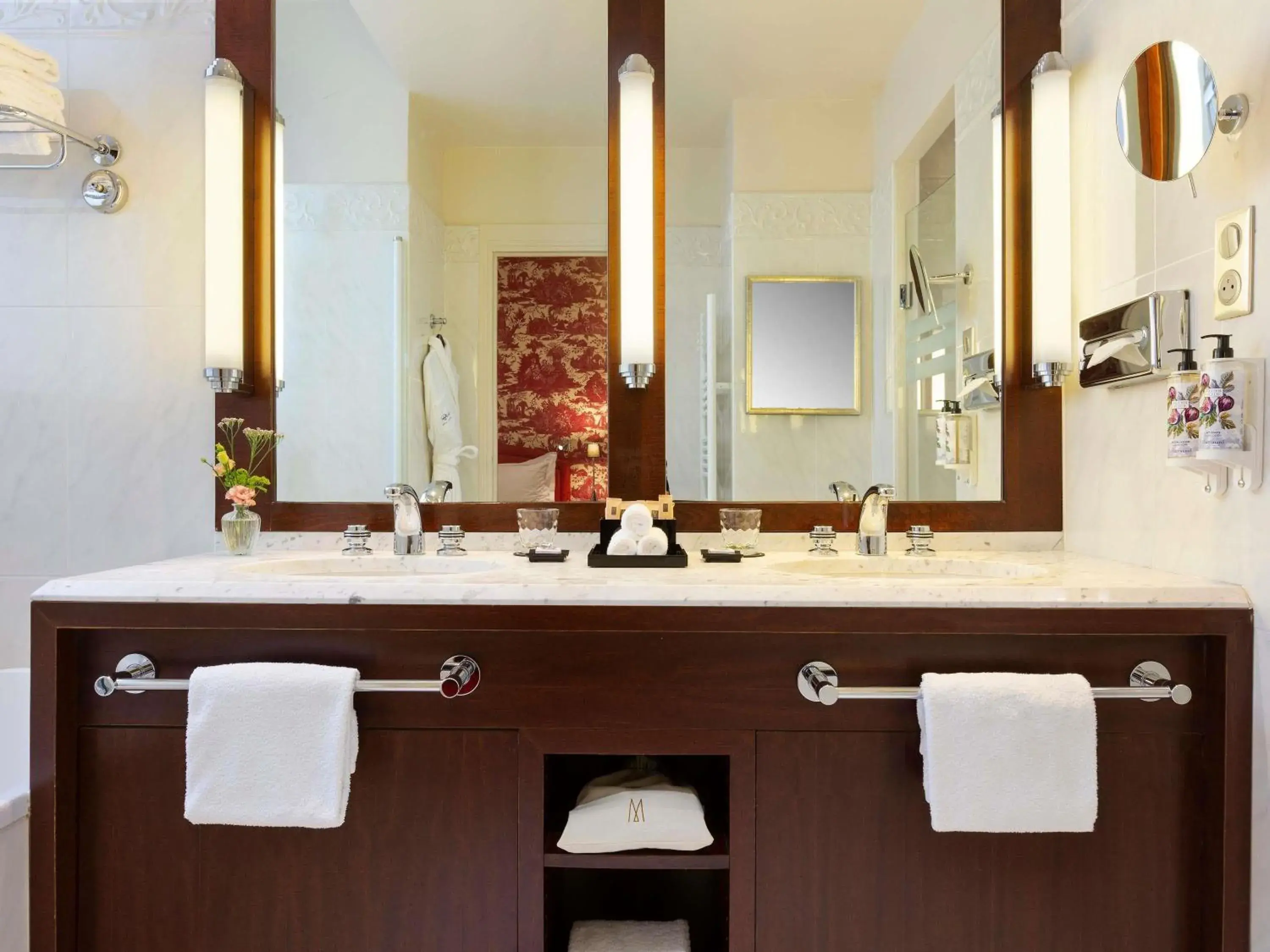 Junior Double Suite with Panoramic View in Le Royal Hotel Lyon - MGallery Collection Junior Double Suite with Panoramic View in Le Royal Hotel Lyon - MGallery Collection