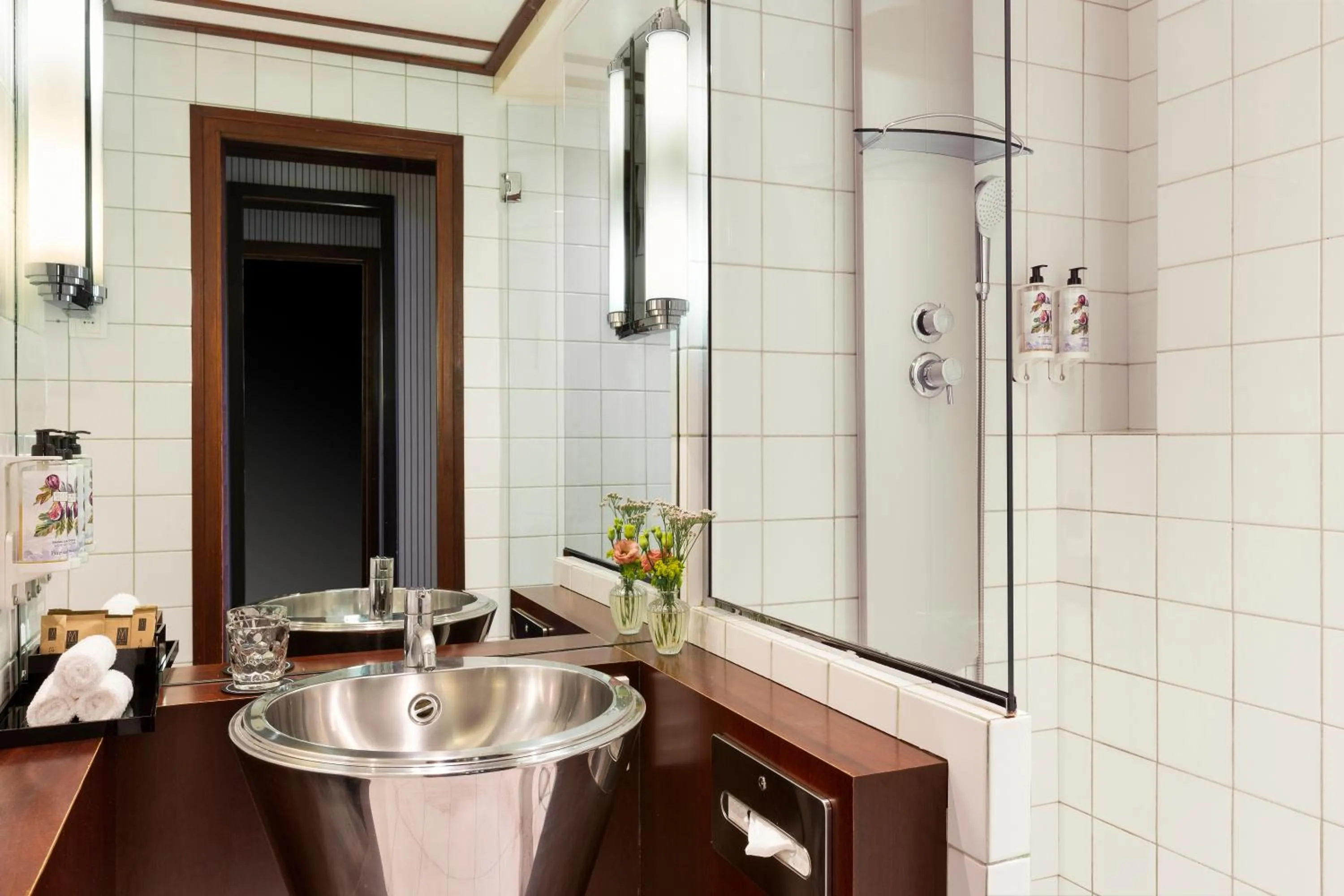 Bathroom in Le Royal Hotel Lyon - MGallery Collection