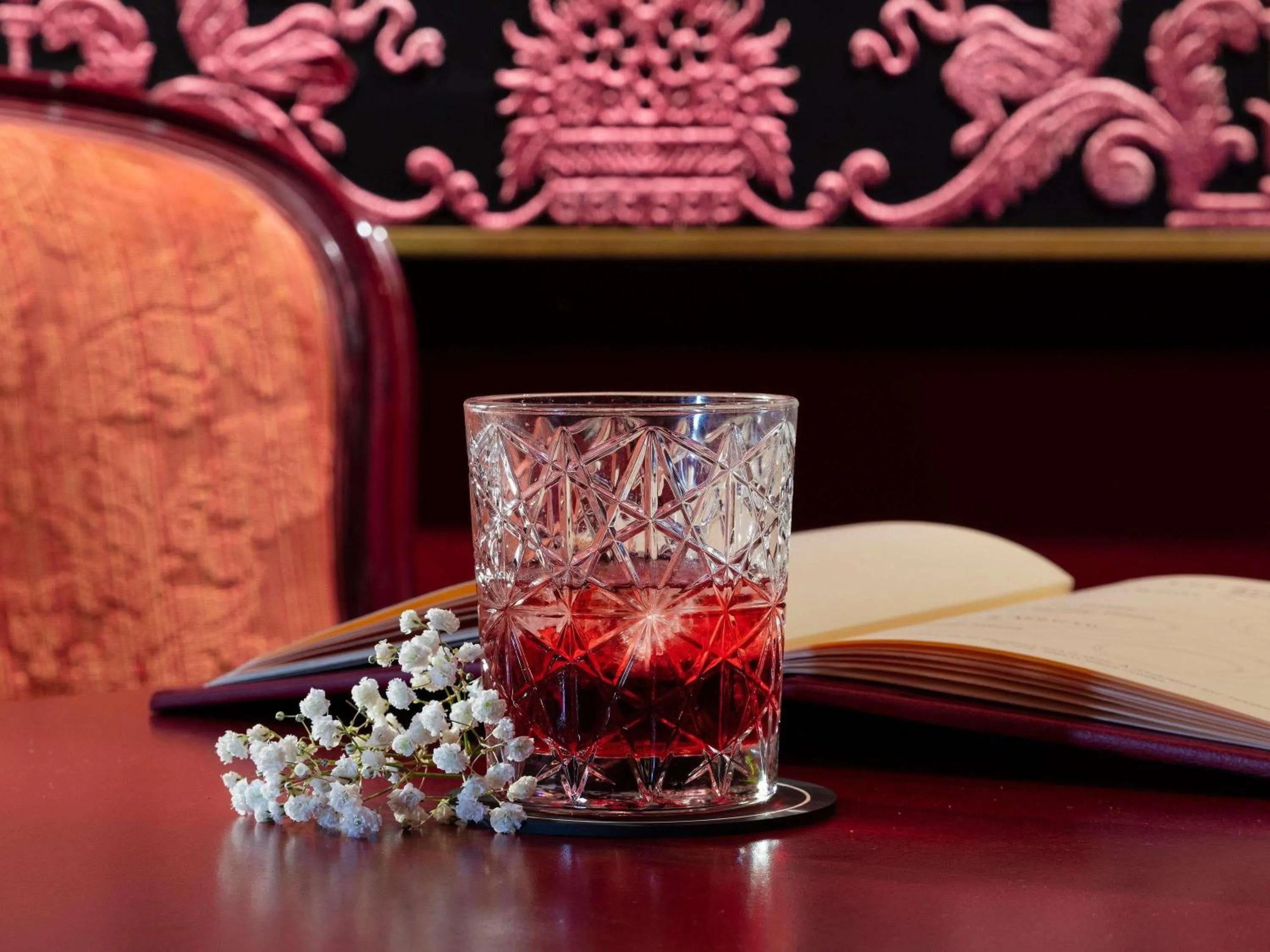 Lounge or bar in Le Royal Hotel Lyon - MGallery Collection