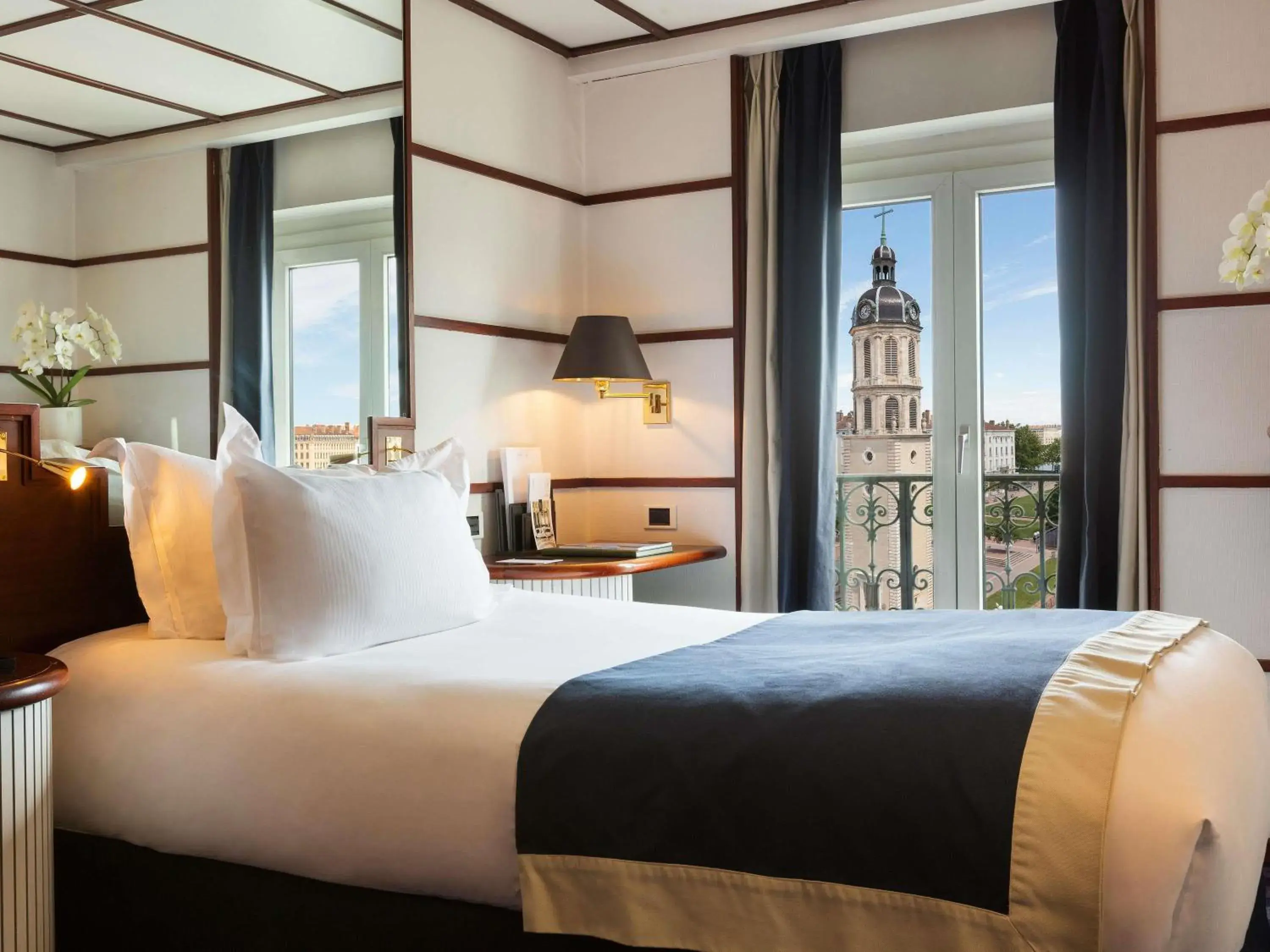 Classic Single Room with City View in Le Royal Hotel Lyon - MGallery Collection Classic Single Room with City View in Le Royal Hotel Lyon - MGallery Collection
