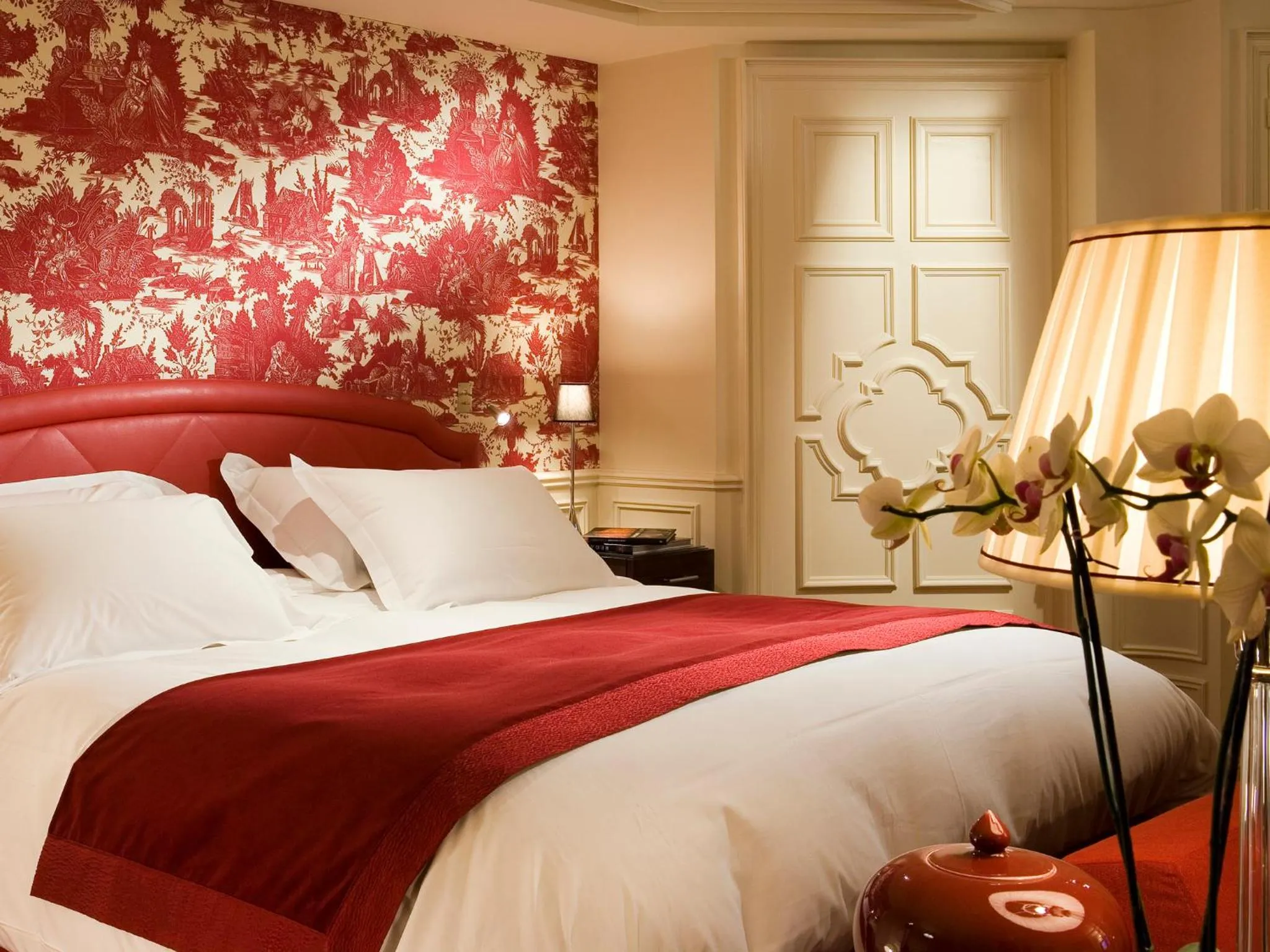 Bedroom, Bed in Le Royal Hotel Lyon - MGallery Collection